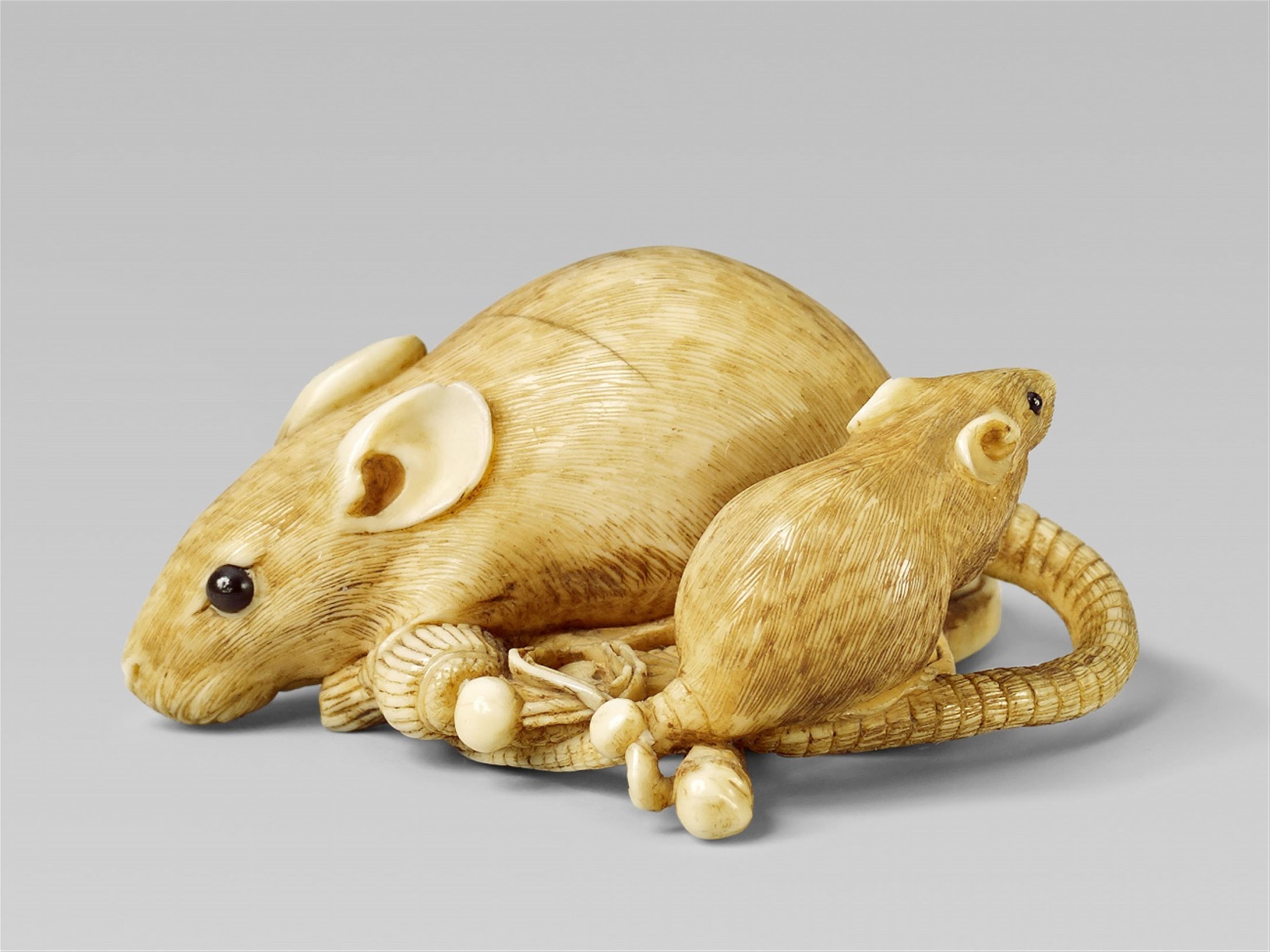 An ivory netsuke of two rats, by Masatami. Late 19th century - image-1