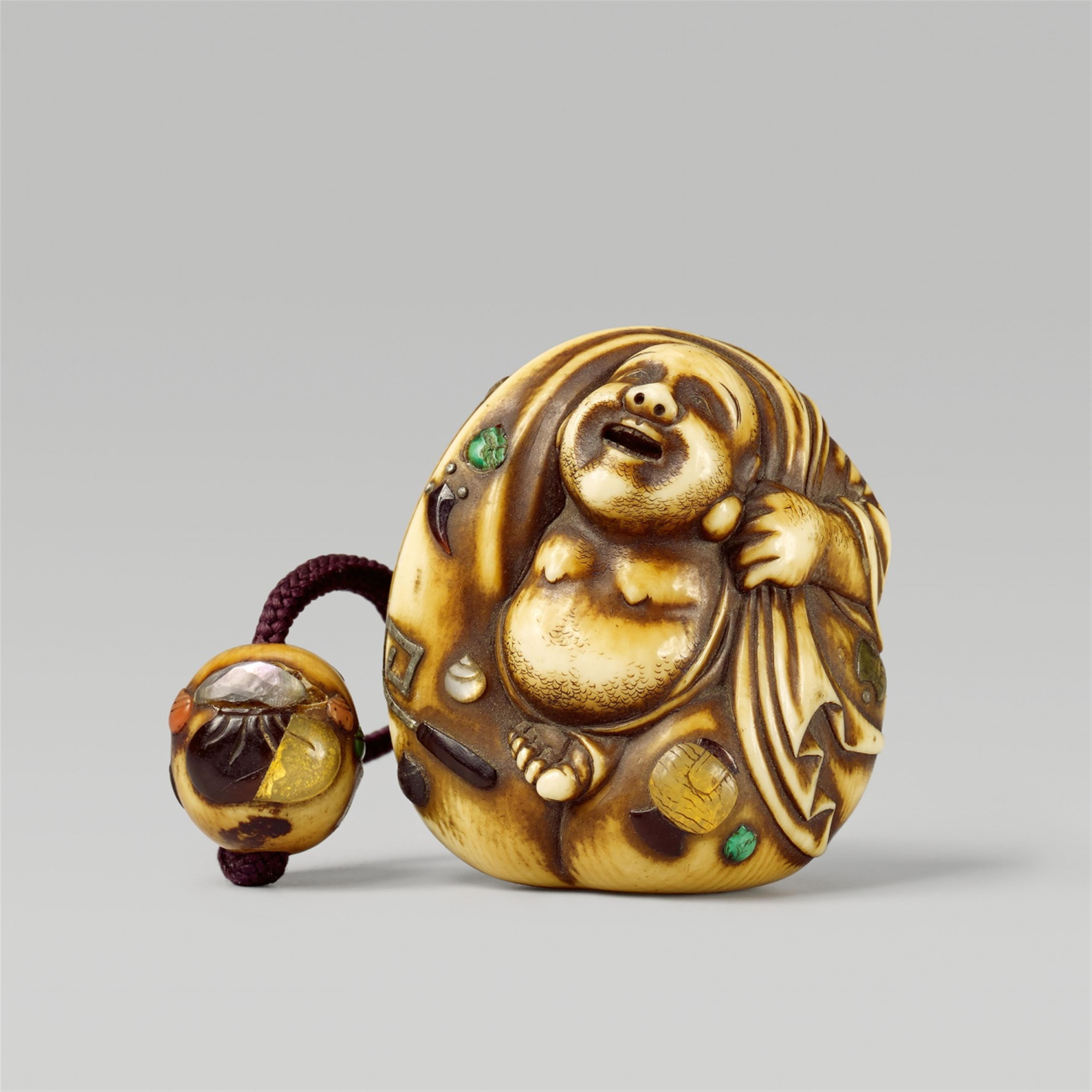 An ivory netsuke of a laughing Hotei. Second half 19th century - image-1