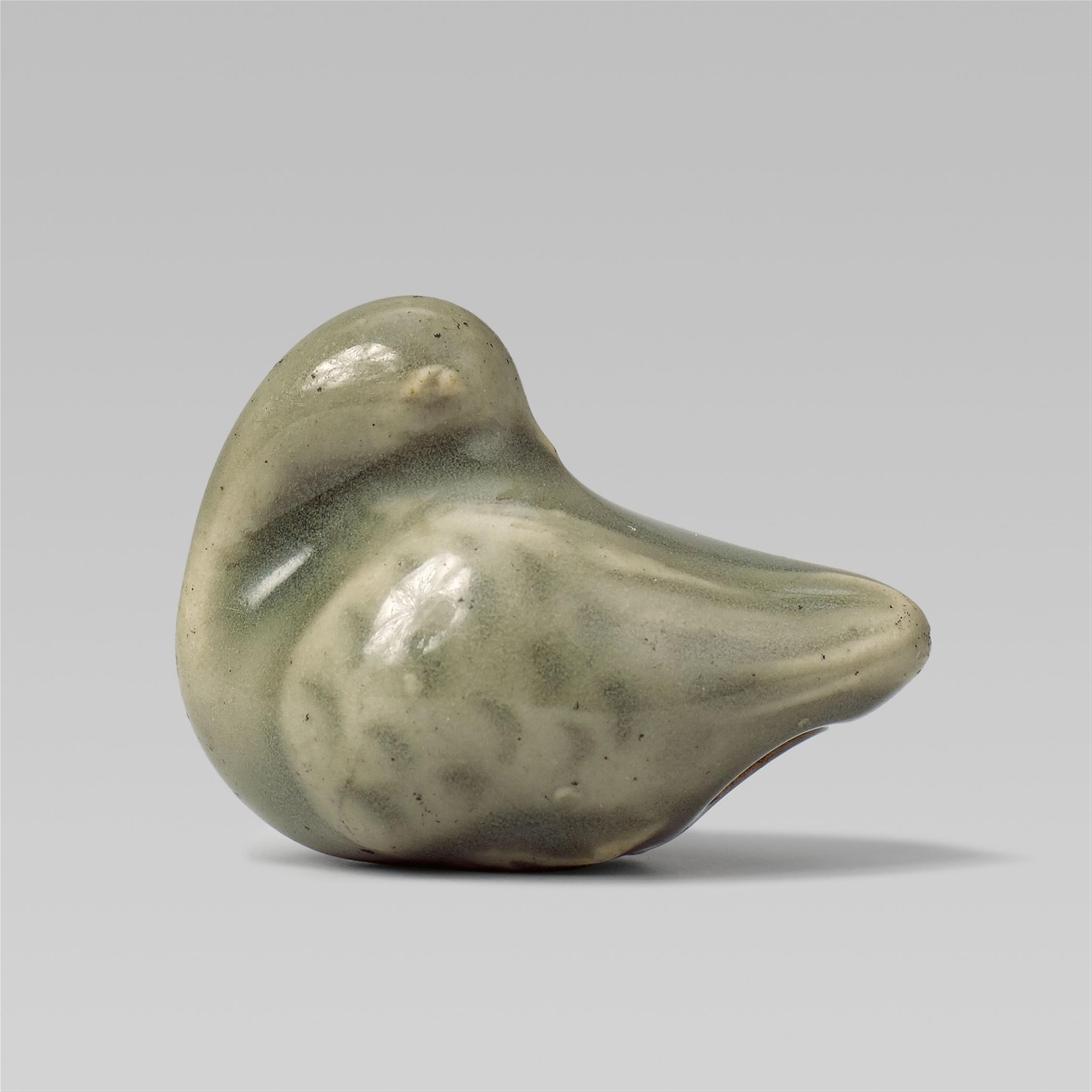 A seladon-glazed porcelain netsuke of a duck, by Eiraku. 19th century - image-1