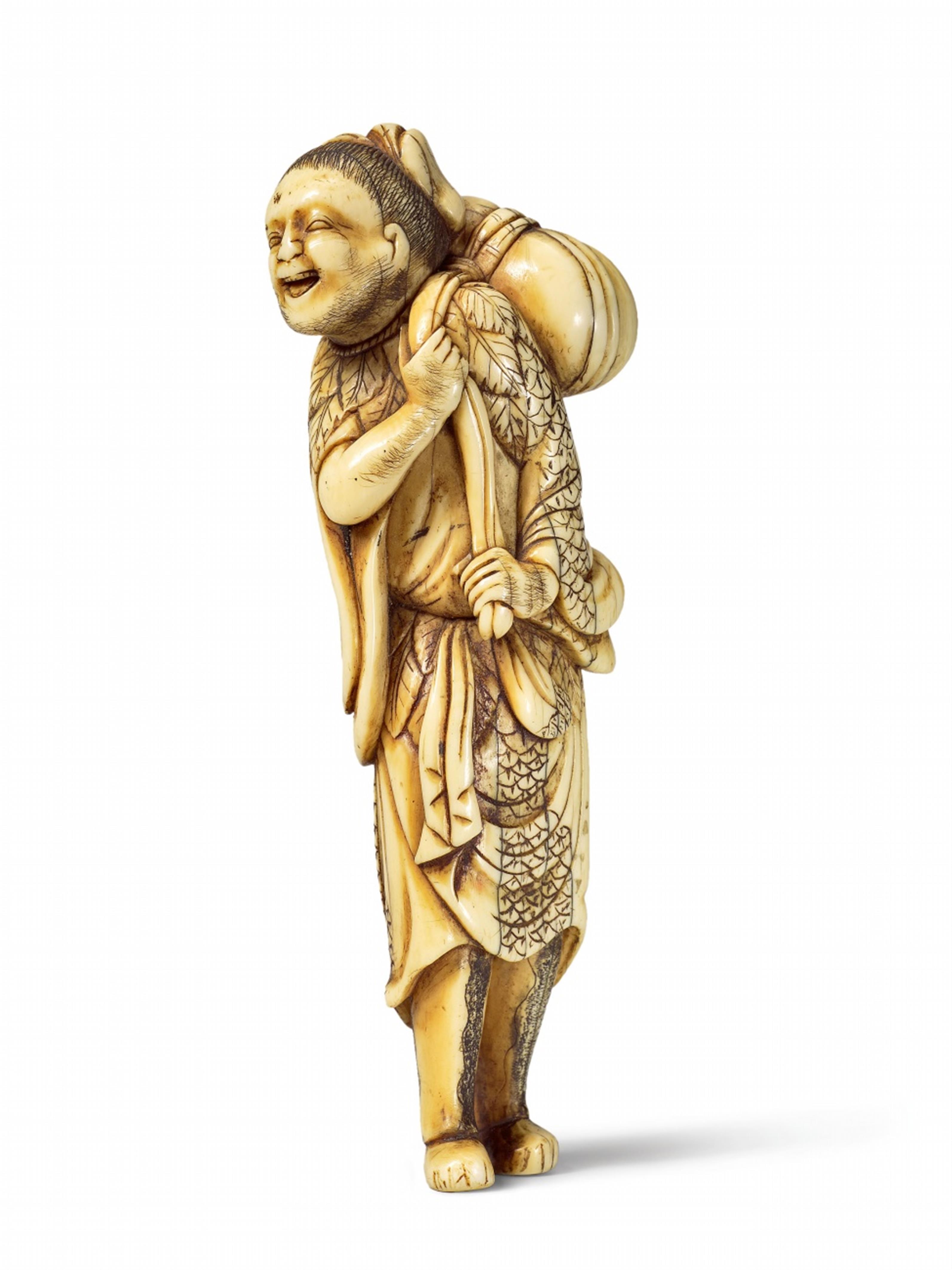 A tall ivory netsuke of an immortal. 18th/19th century - image-1