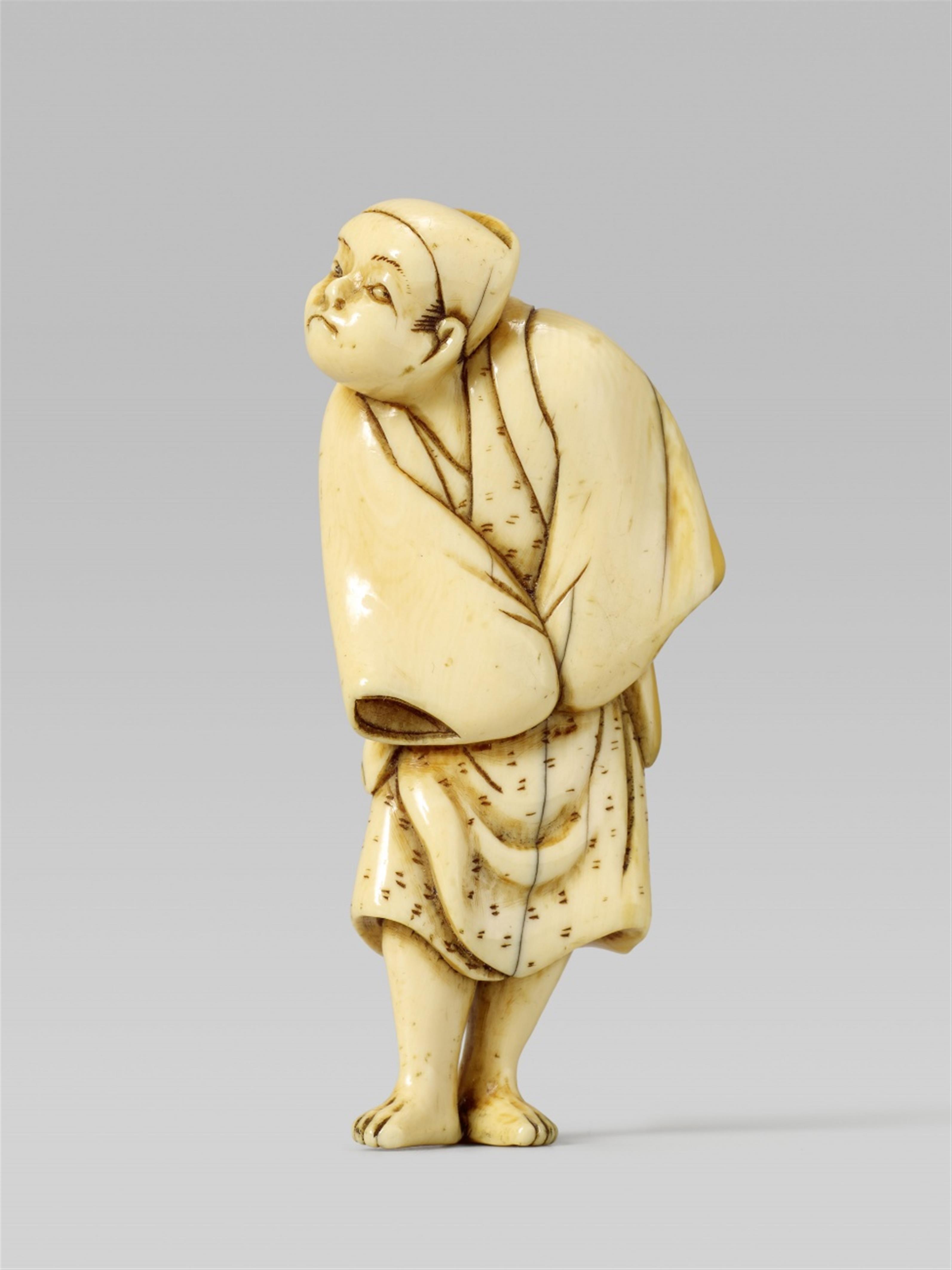 An ivory netsuke of a comic dancer. Early 19th century - image-1