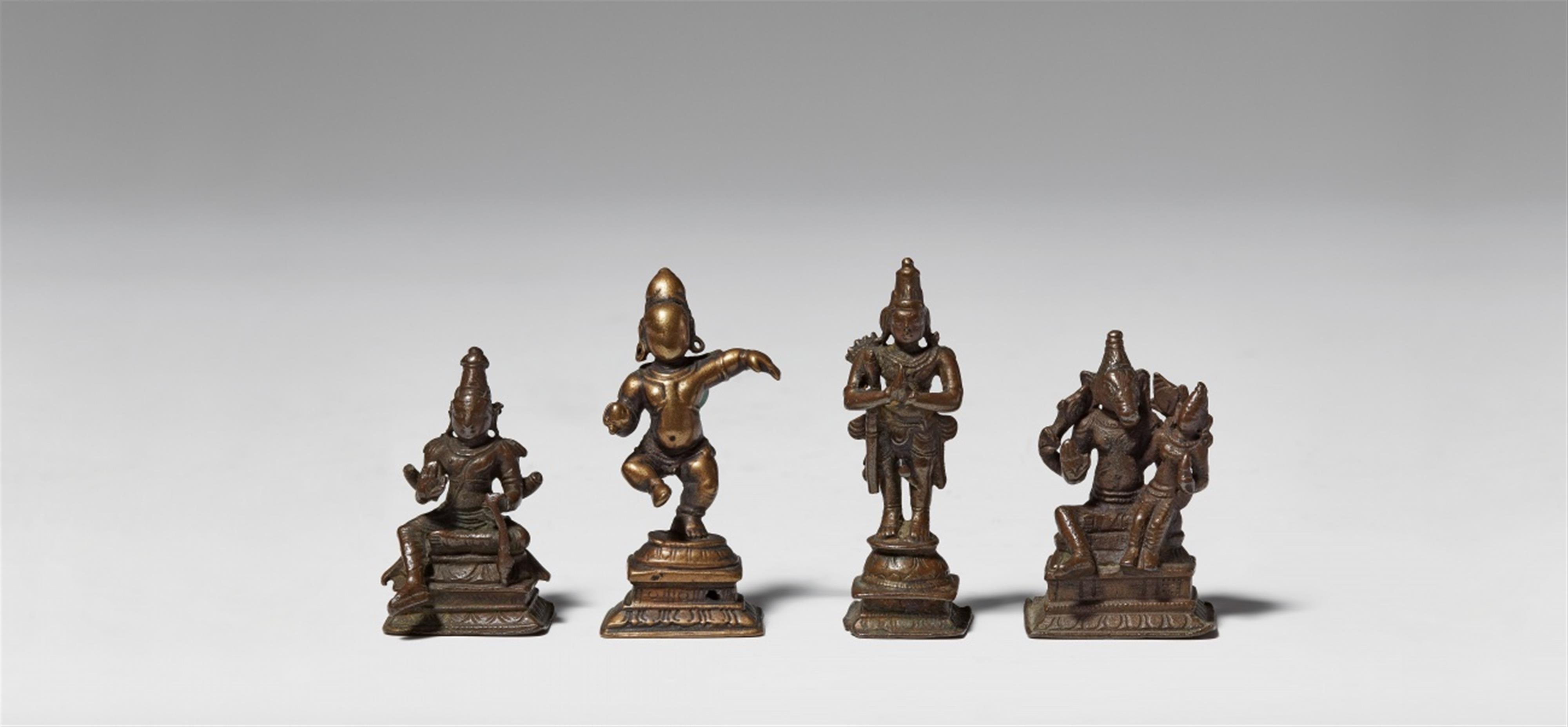 Vier kleine Bronze-Figuren. Südindien 17./19. Jh. - image-1