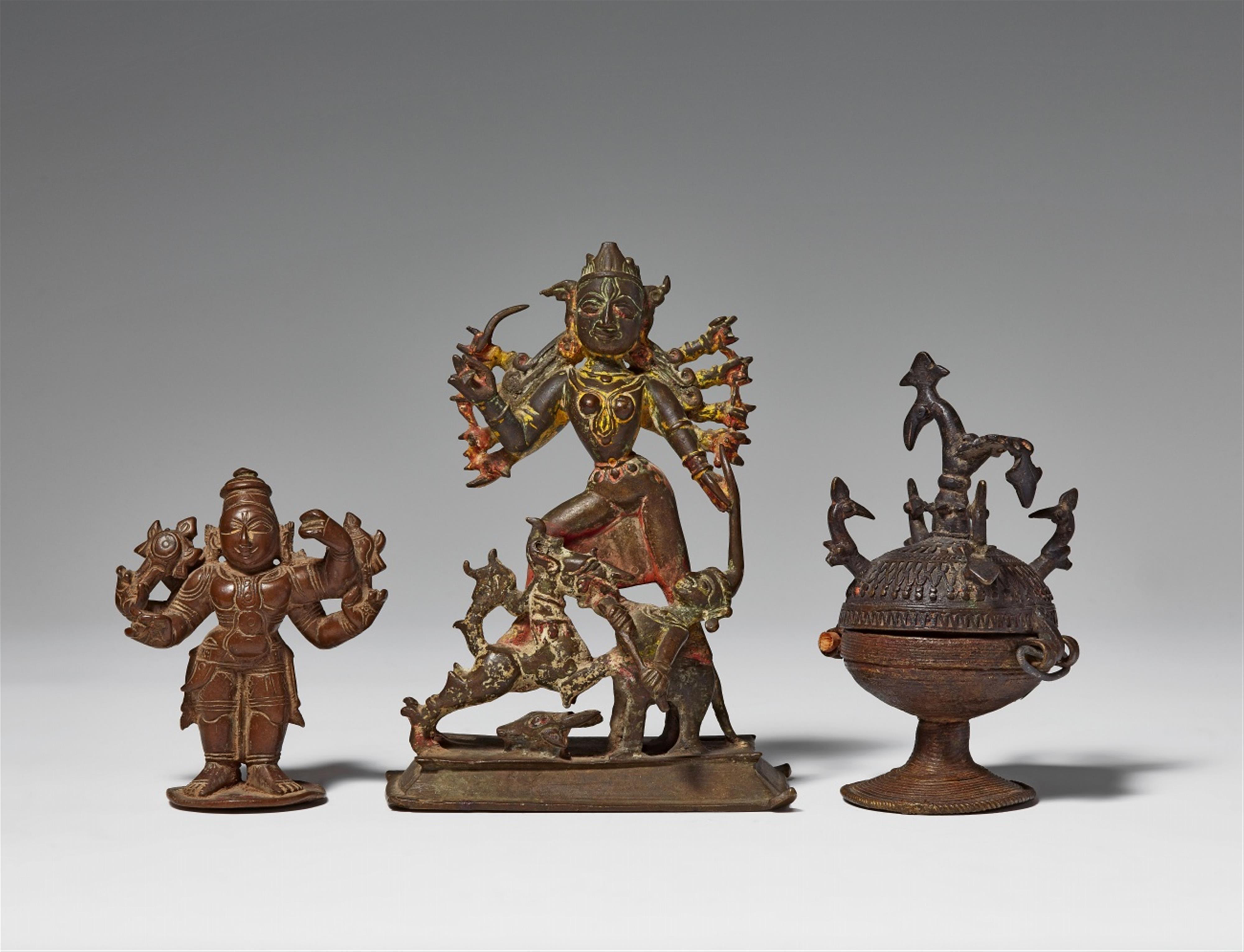 Two bronze figures and one cosmetic box. 19th century - image-1