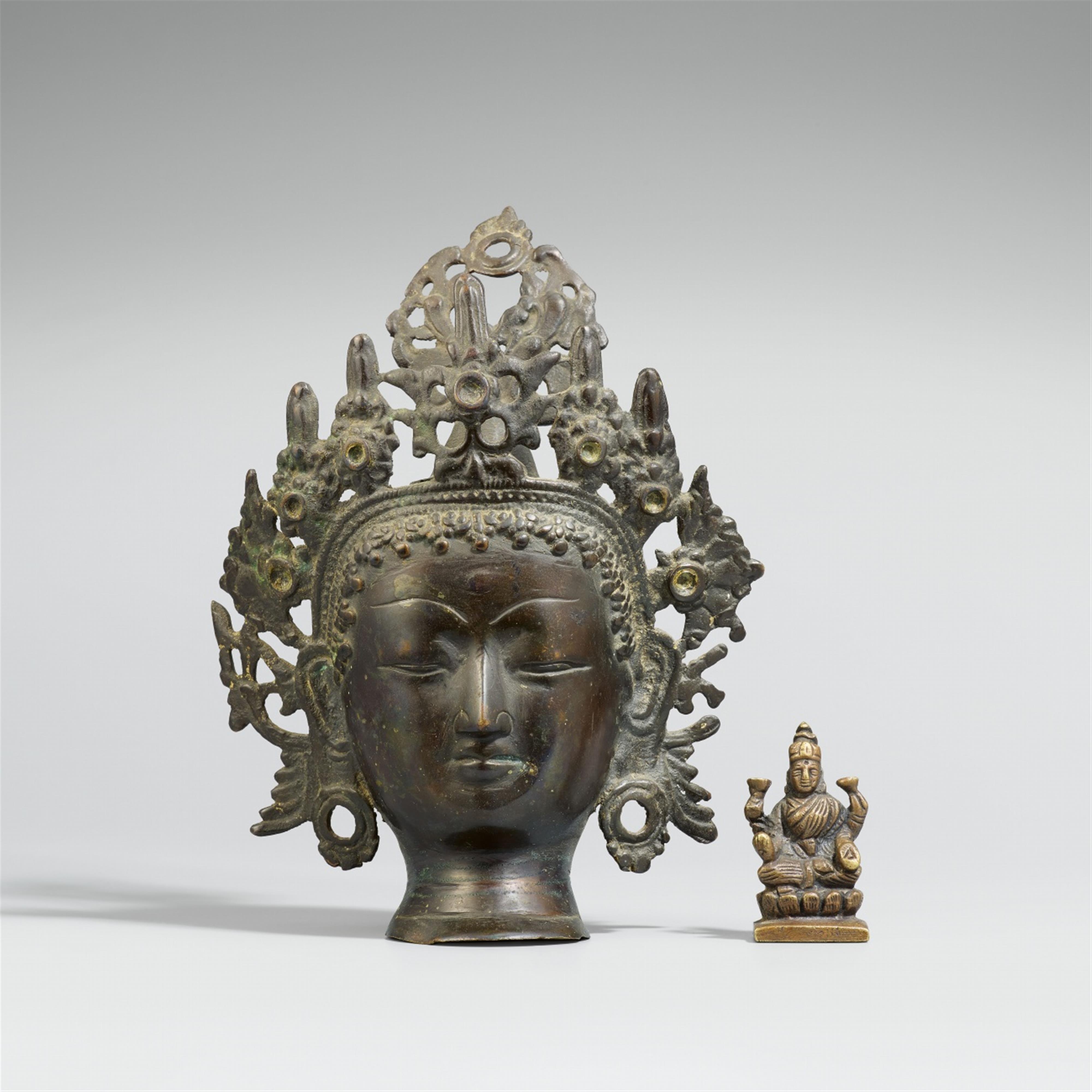 A Tibetan bronze head and a miniature figure - image-1