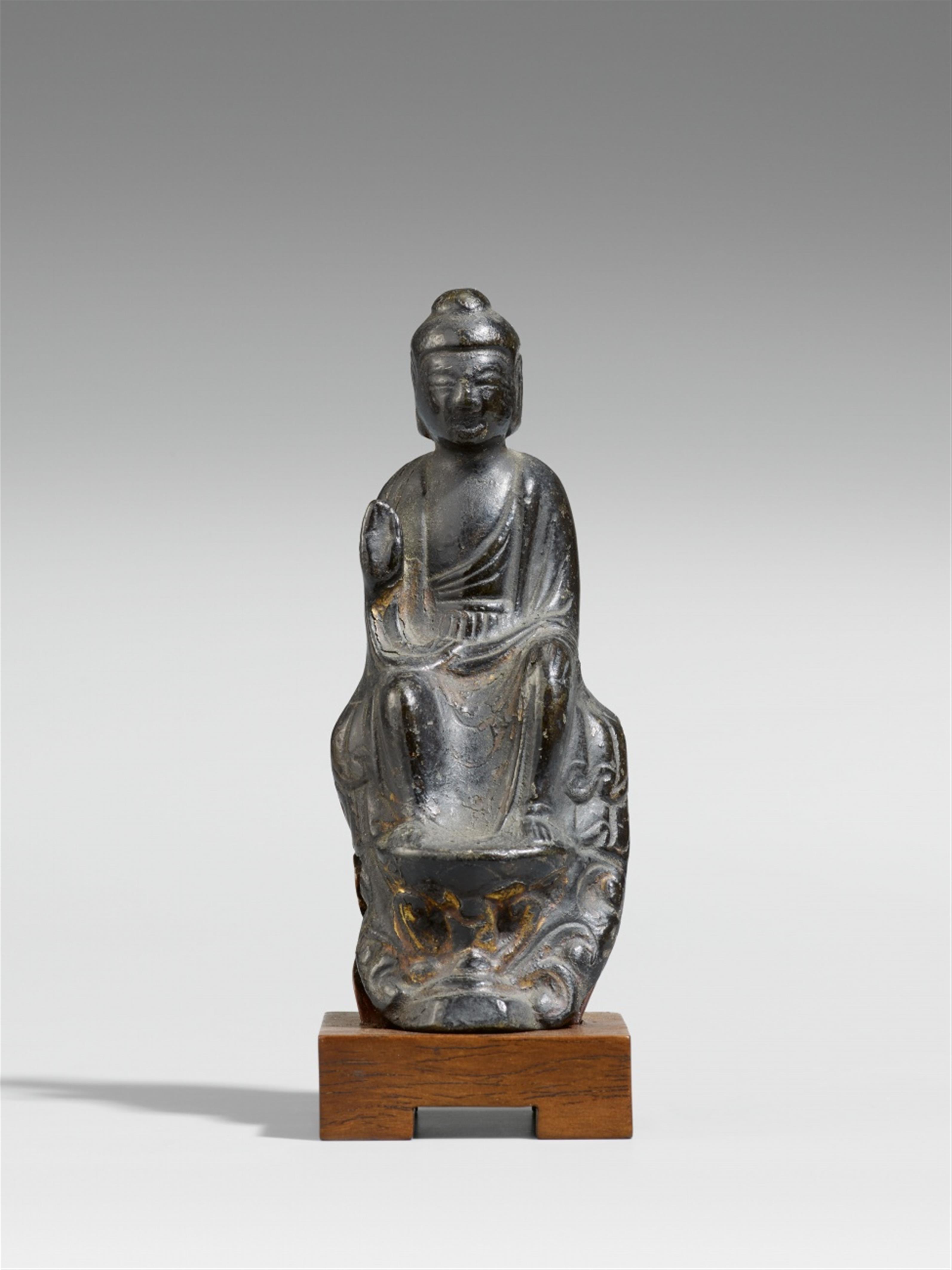 A small bronze figure of Buddha Shakyamuni. Song dynasty - image-1
