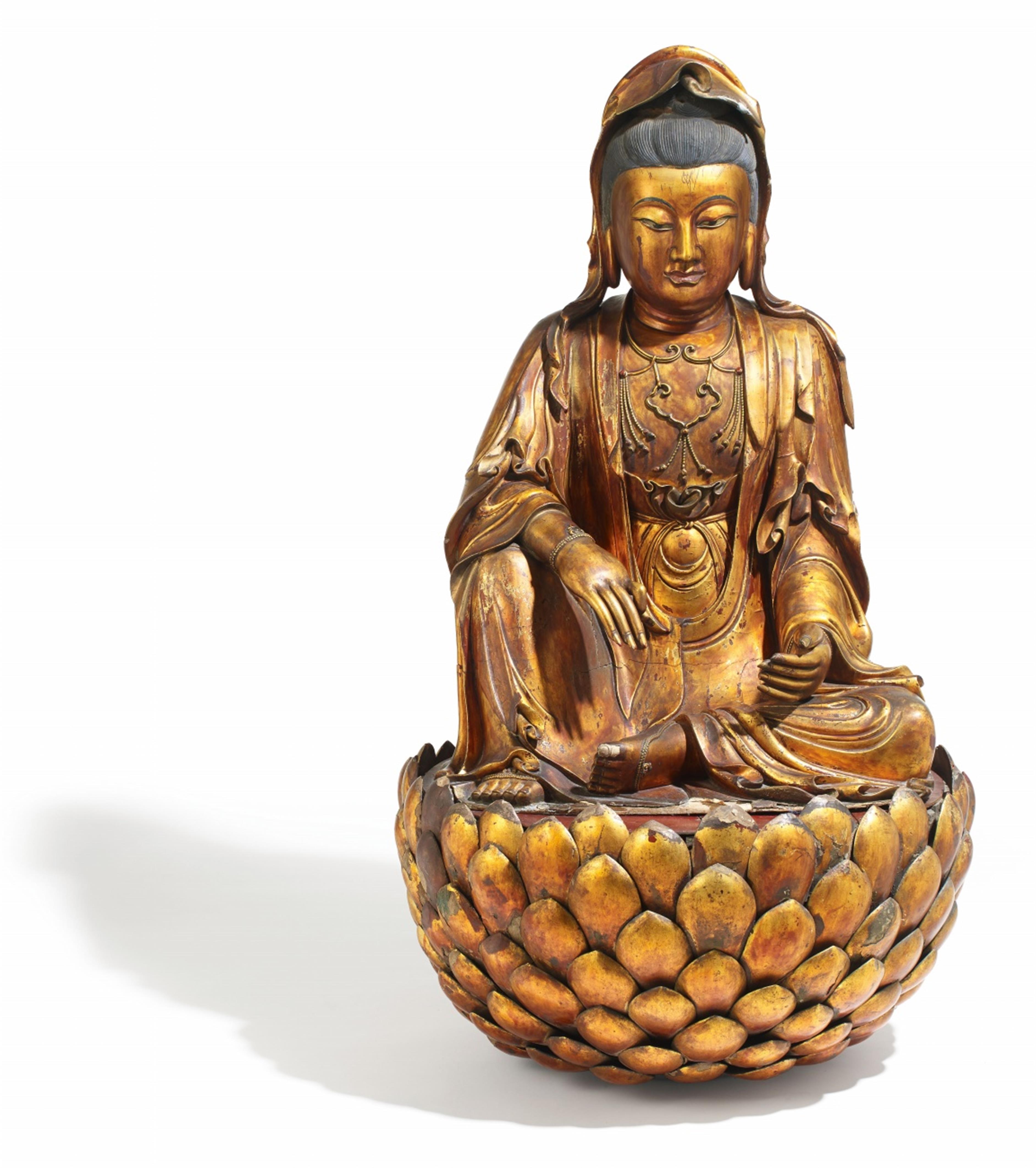 A large gilded and lacquered wood figure of Guanyin. 17th/18th century - image-2