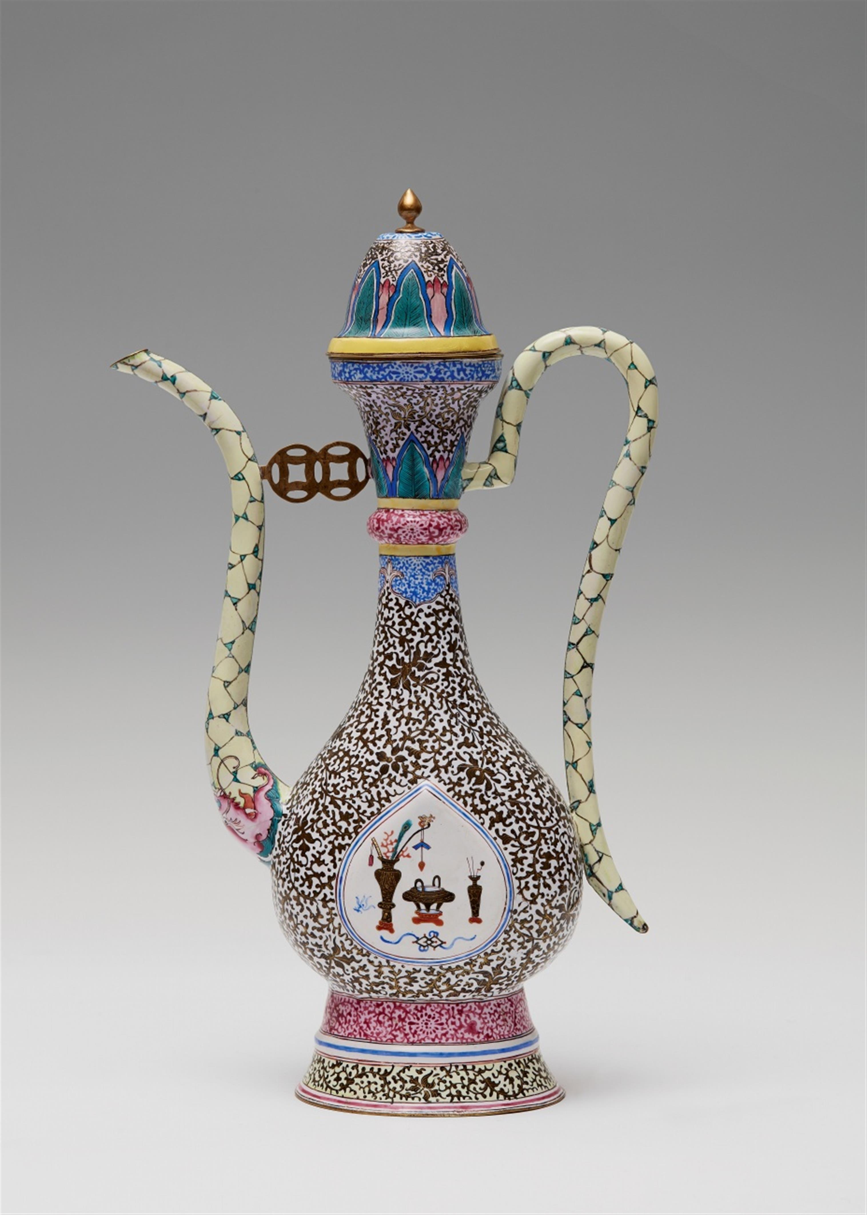 A Canton painted enamel ewer. 20th century - image-1