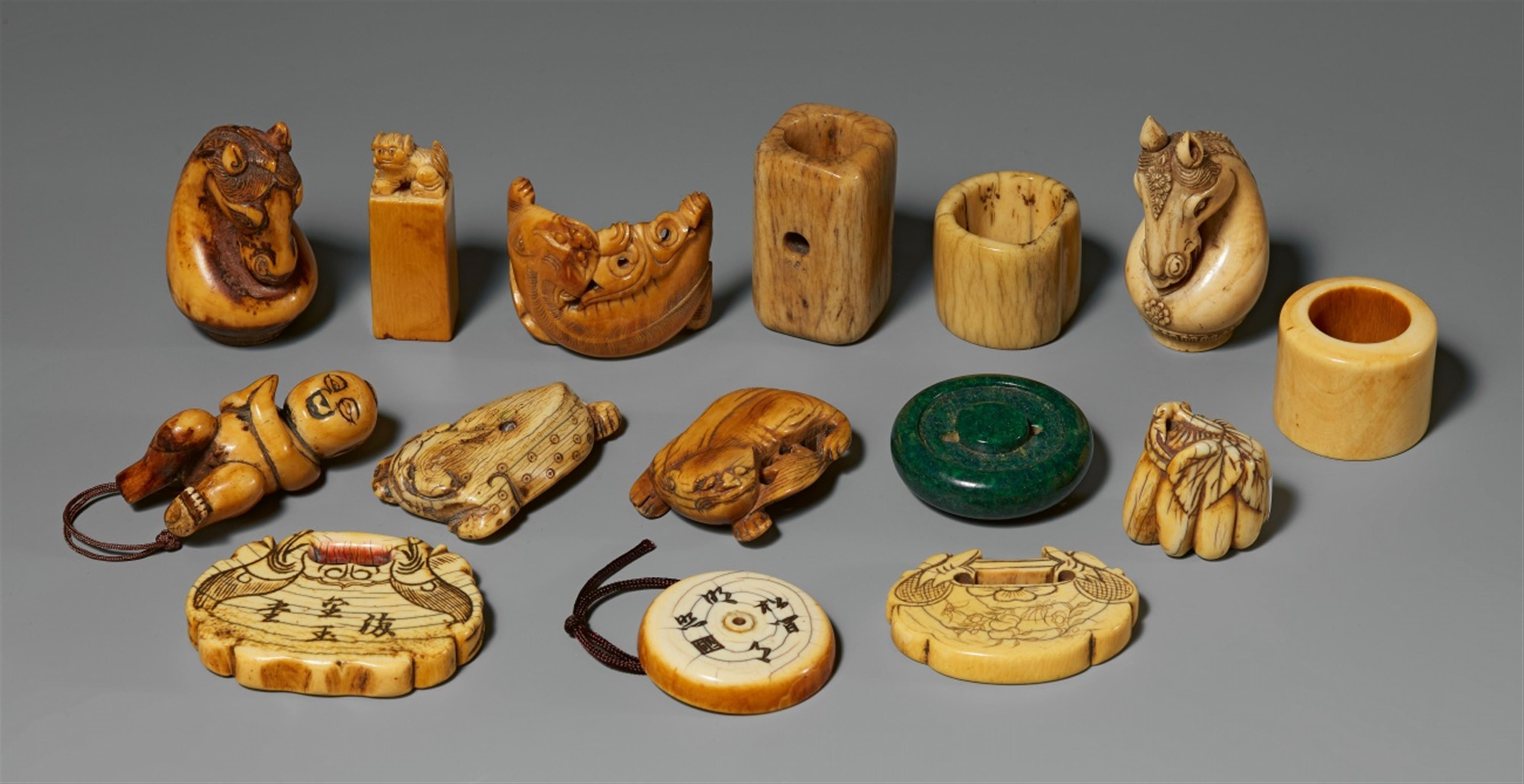 Fourteen ivory and stag antler toggles and one ivory seal. Qing dynasty - image-1