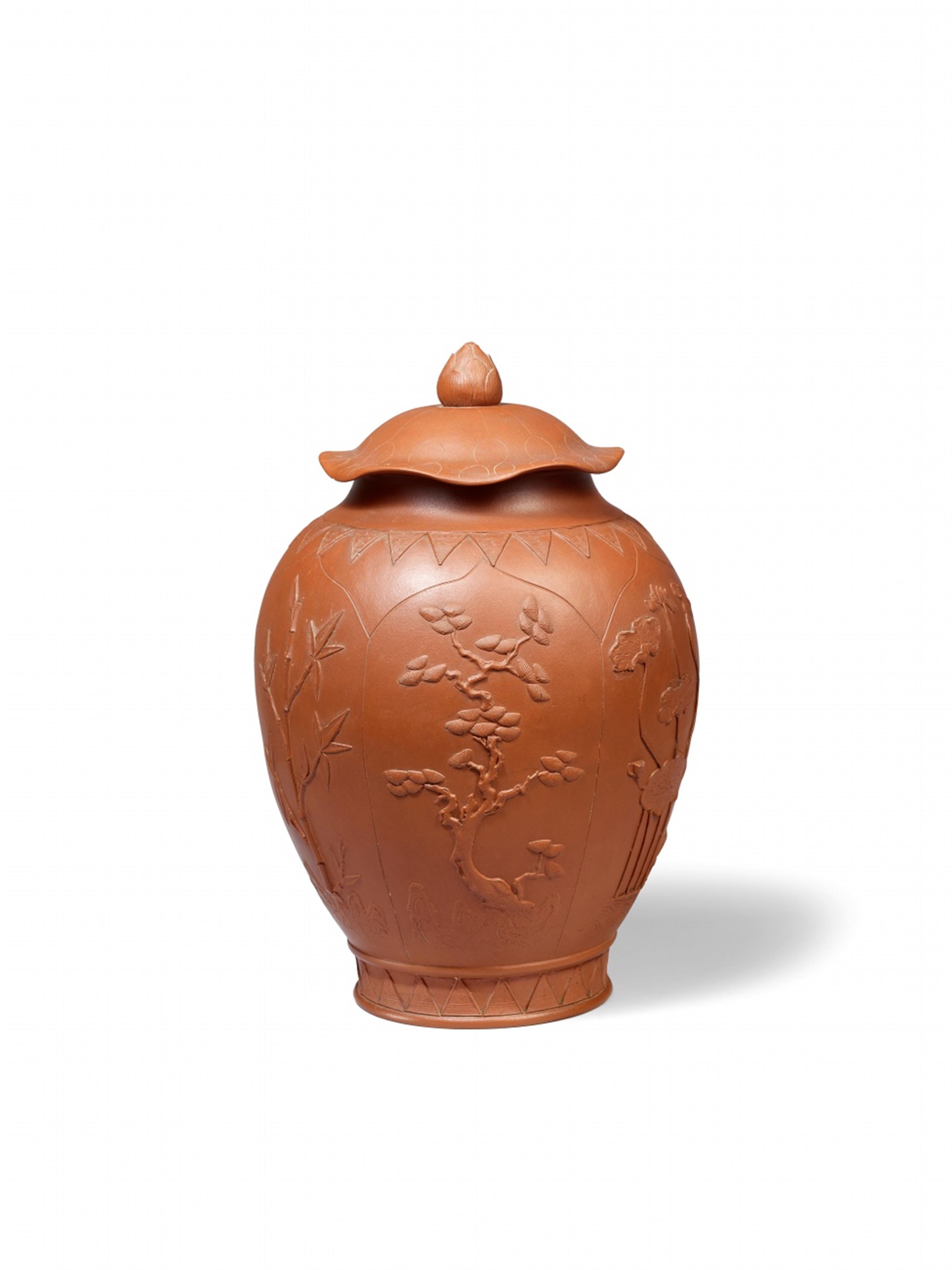 A large Yixing ovoid vase and cover. Kangxi period (1662-1722) - image-1