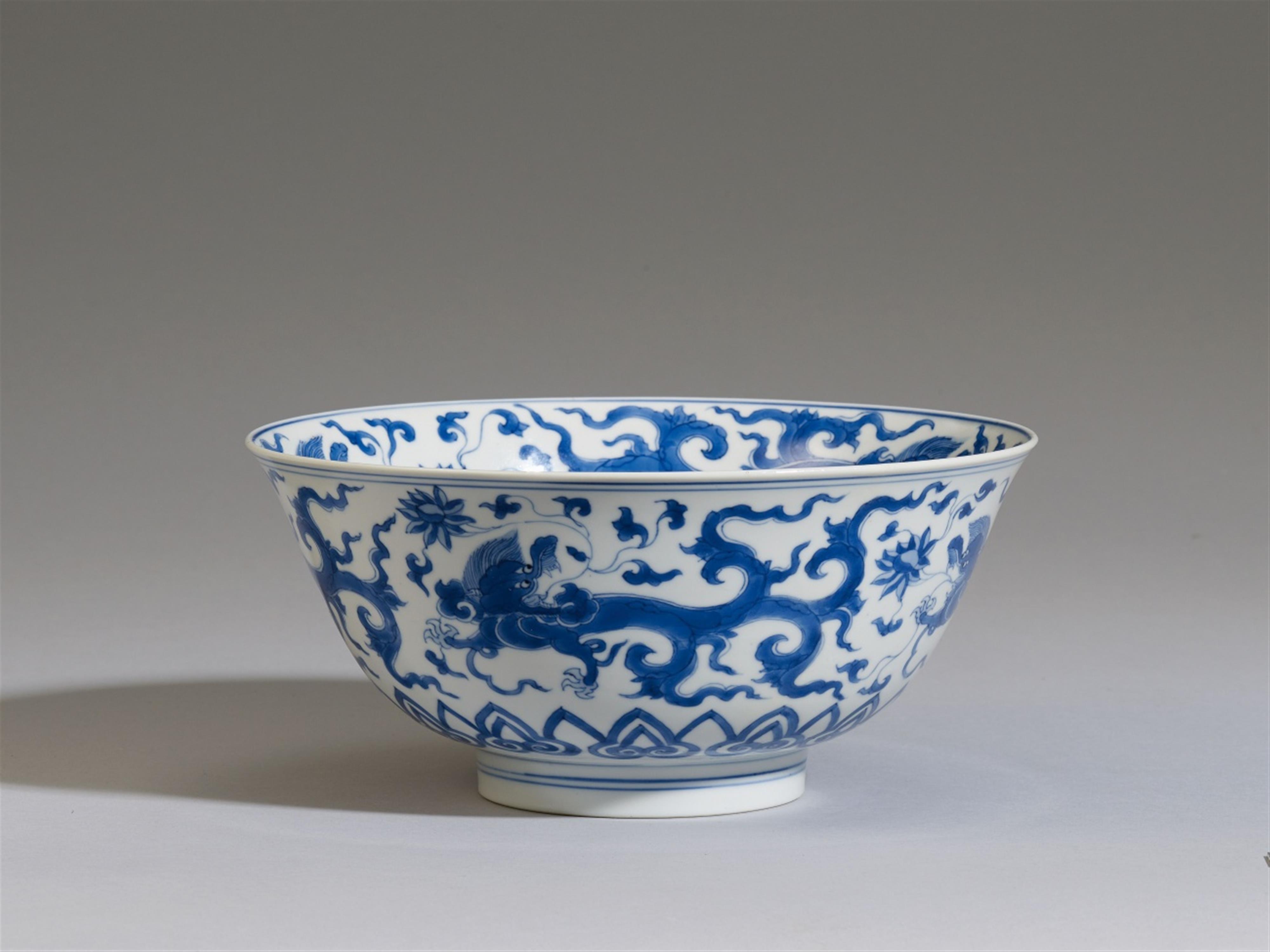 A blue and white dragon bowl. Kangxi period (1662-1722) - image-1
