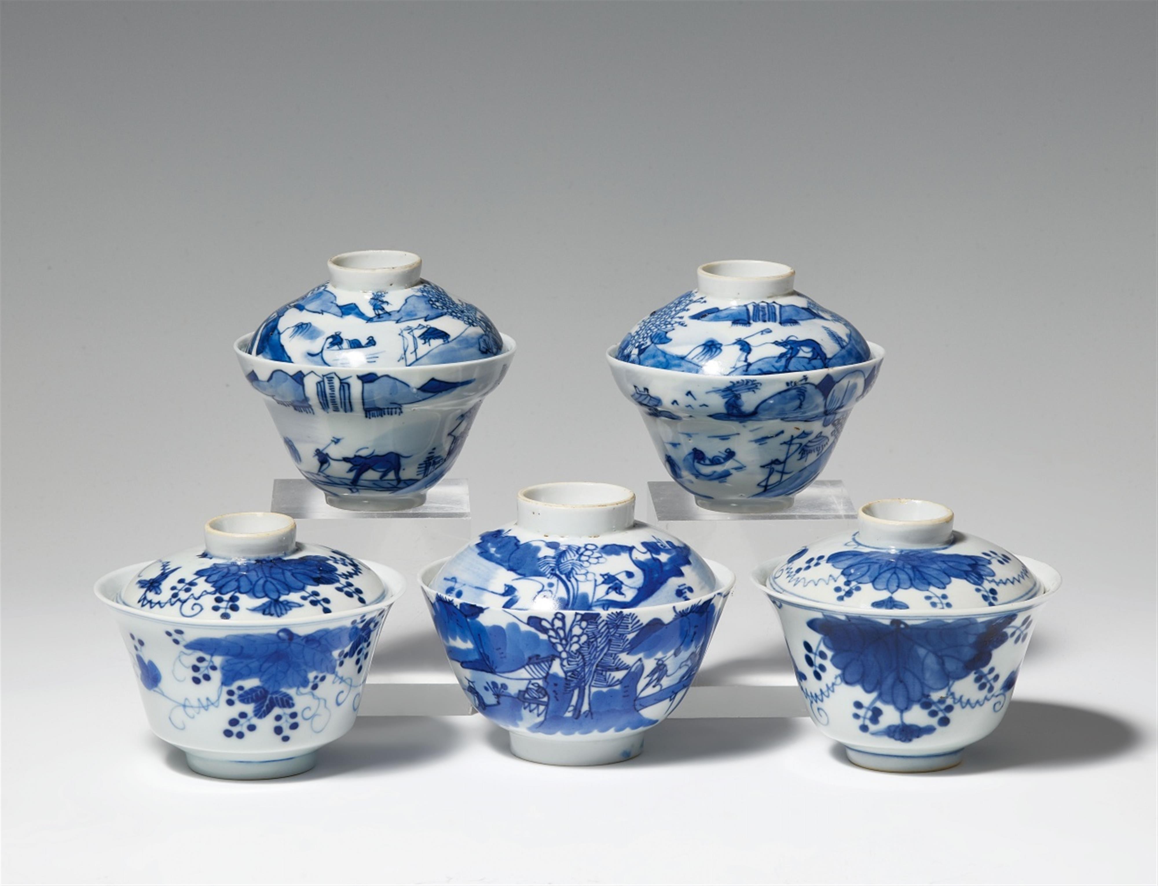 Five blue and white covered Bleu de Hue bowls. 19th/20th century - image-1