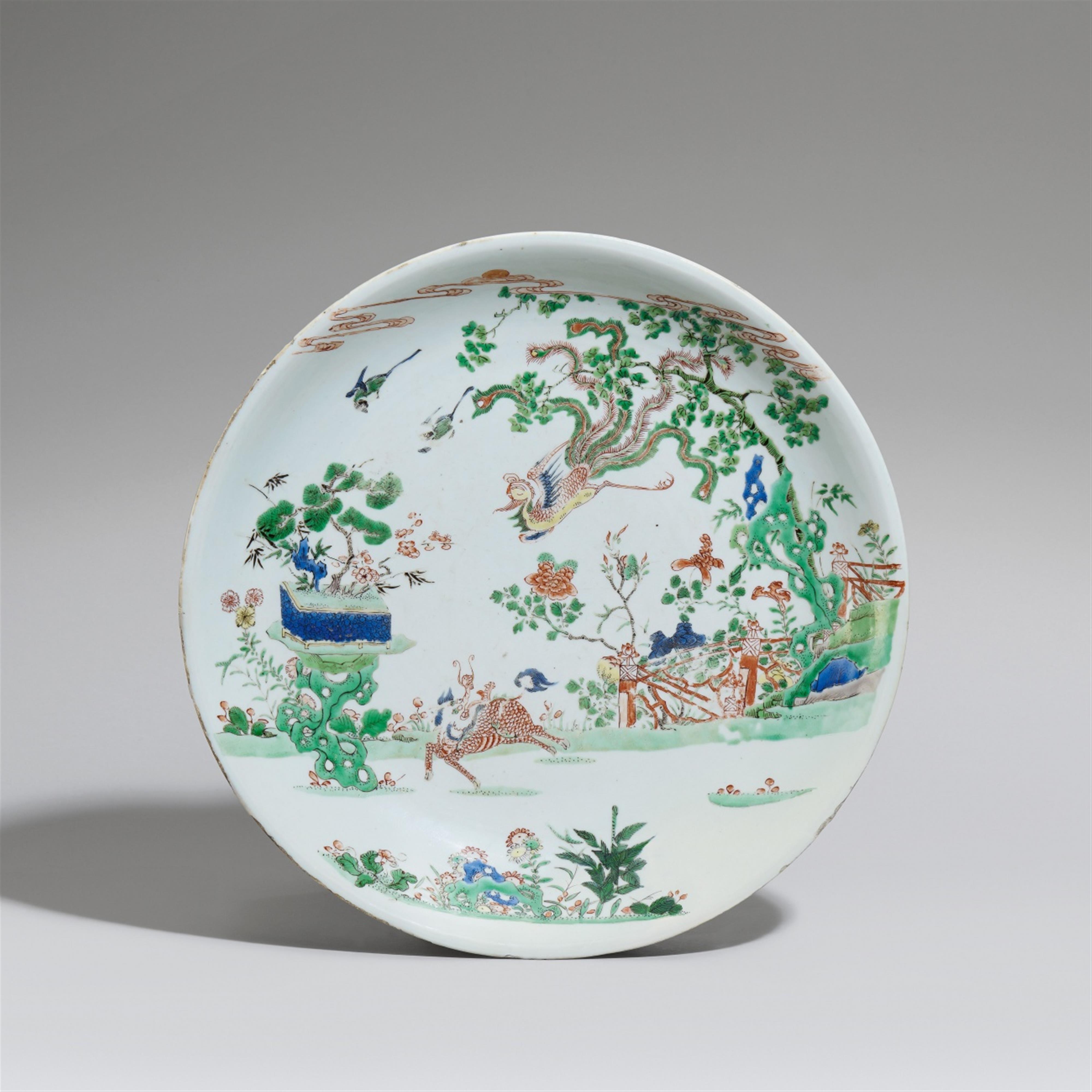 A famille verte saucer-shaped charger. Kangxi period (1662-1722) - image-1