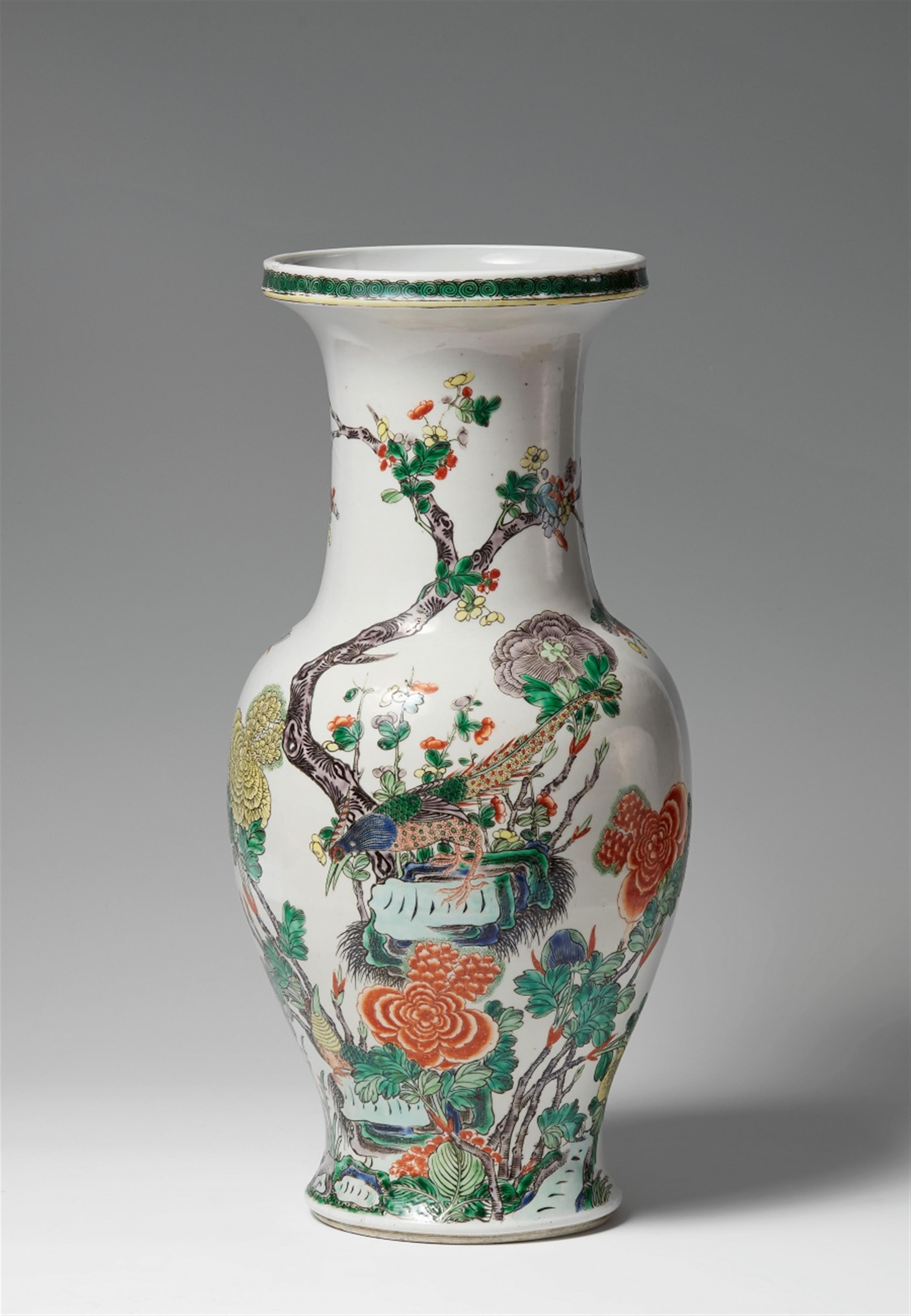 A famille verte baluster-shaped vase. 19th century - image-1