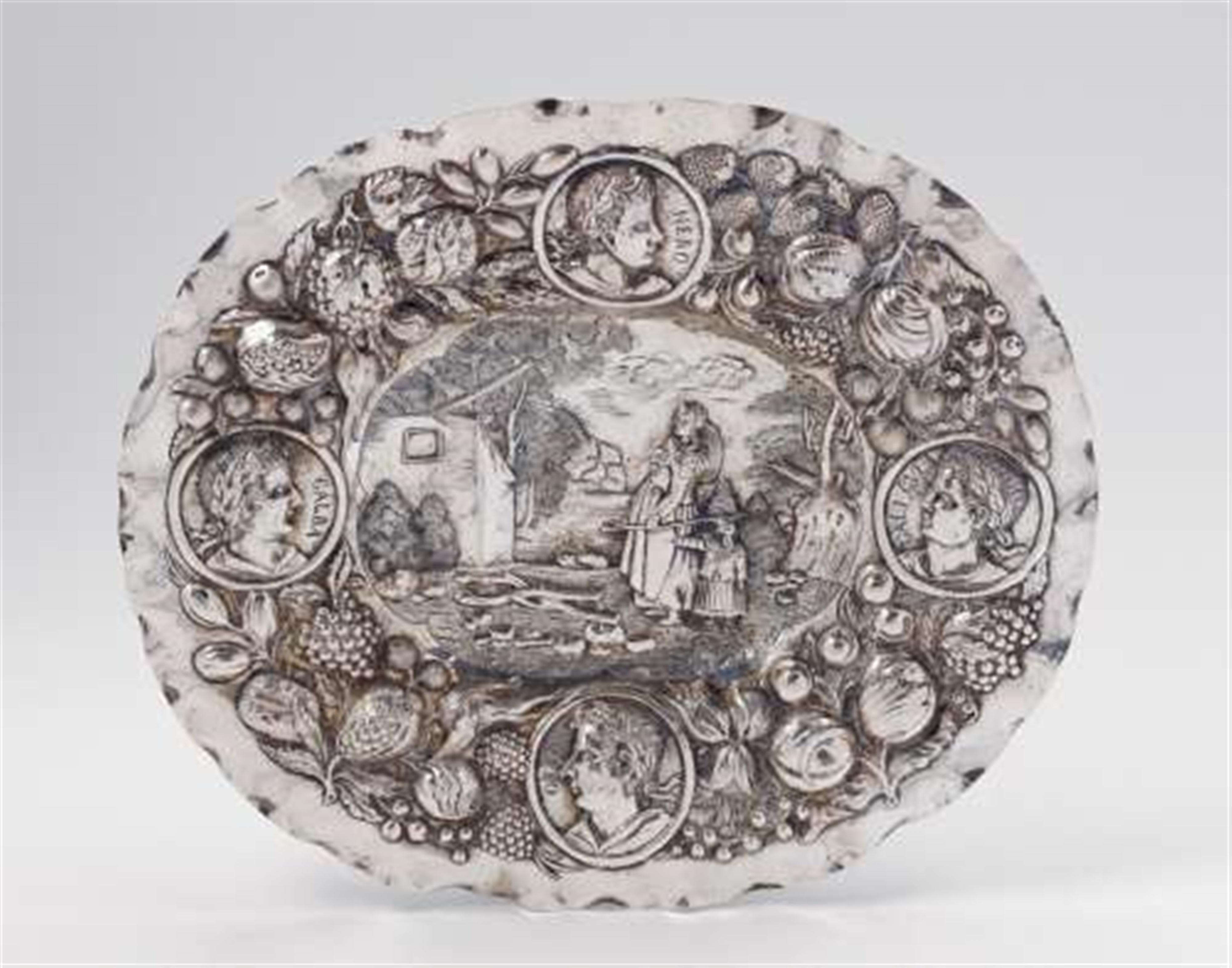 An Augsburg silver sideboard dish - image-2