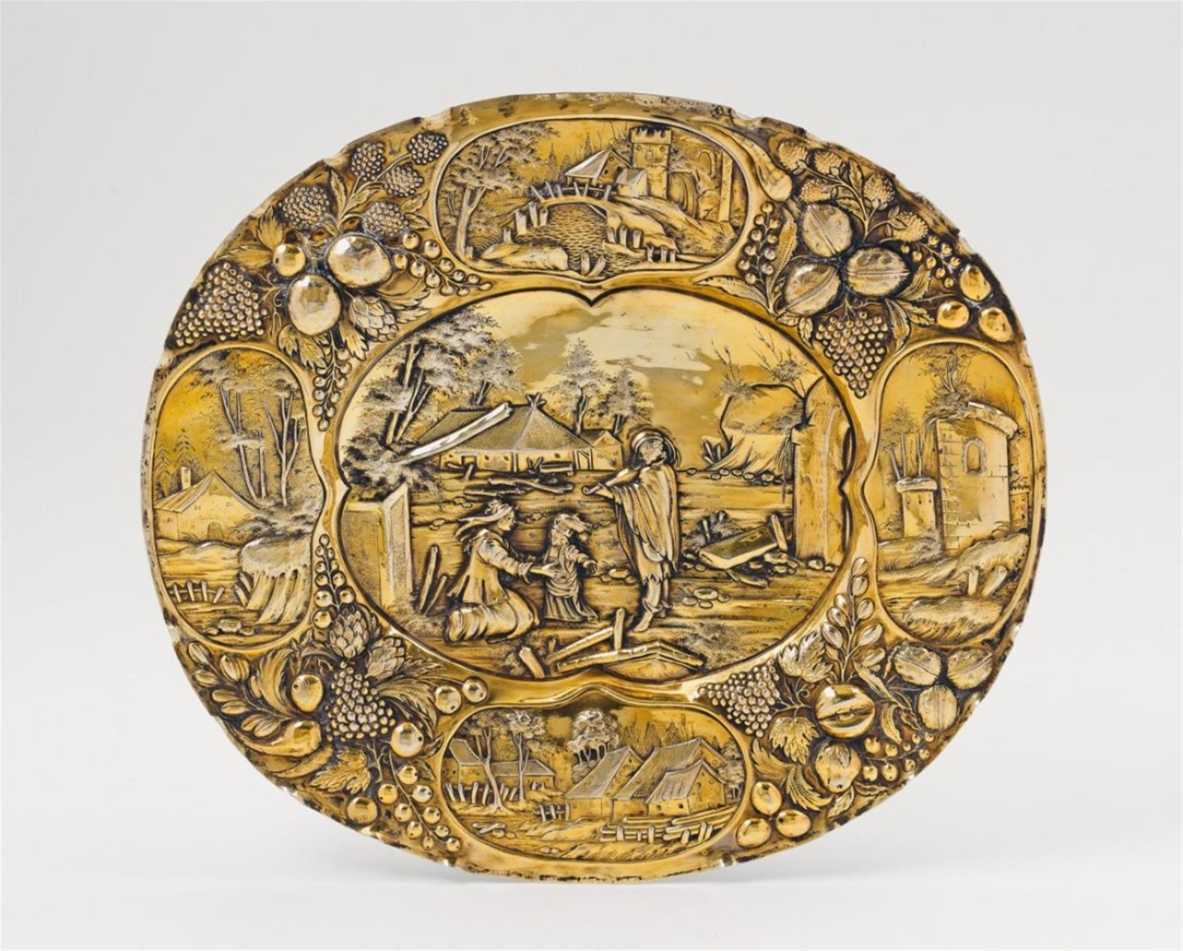 An Augsburg silver gilt sideboard dish - image-1
