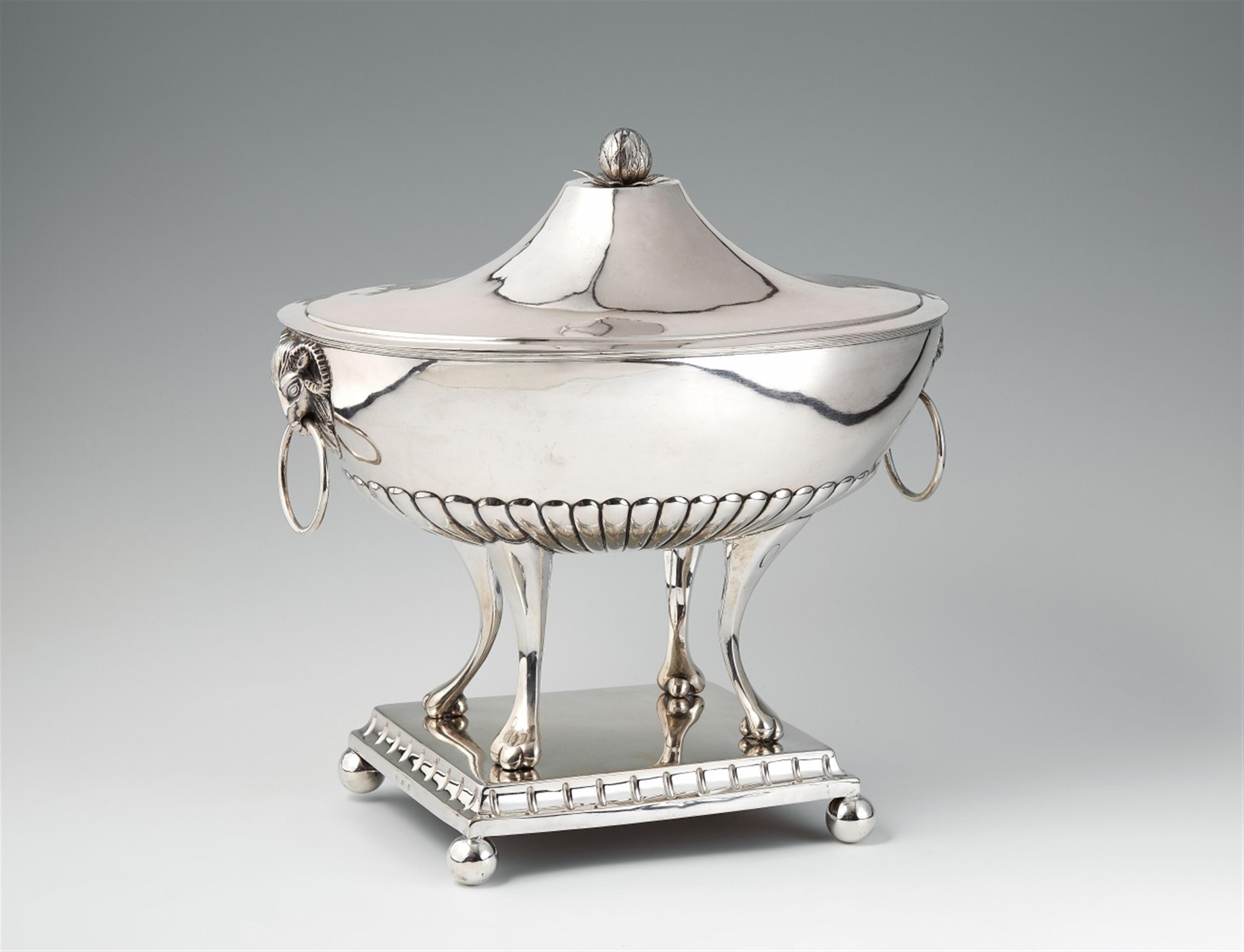 A Cleve silver tureen and cover - image-1