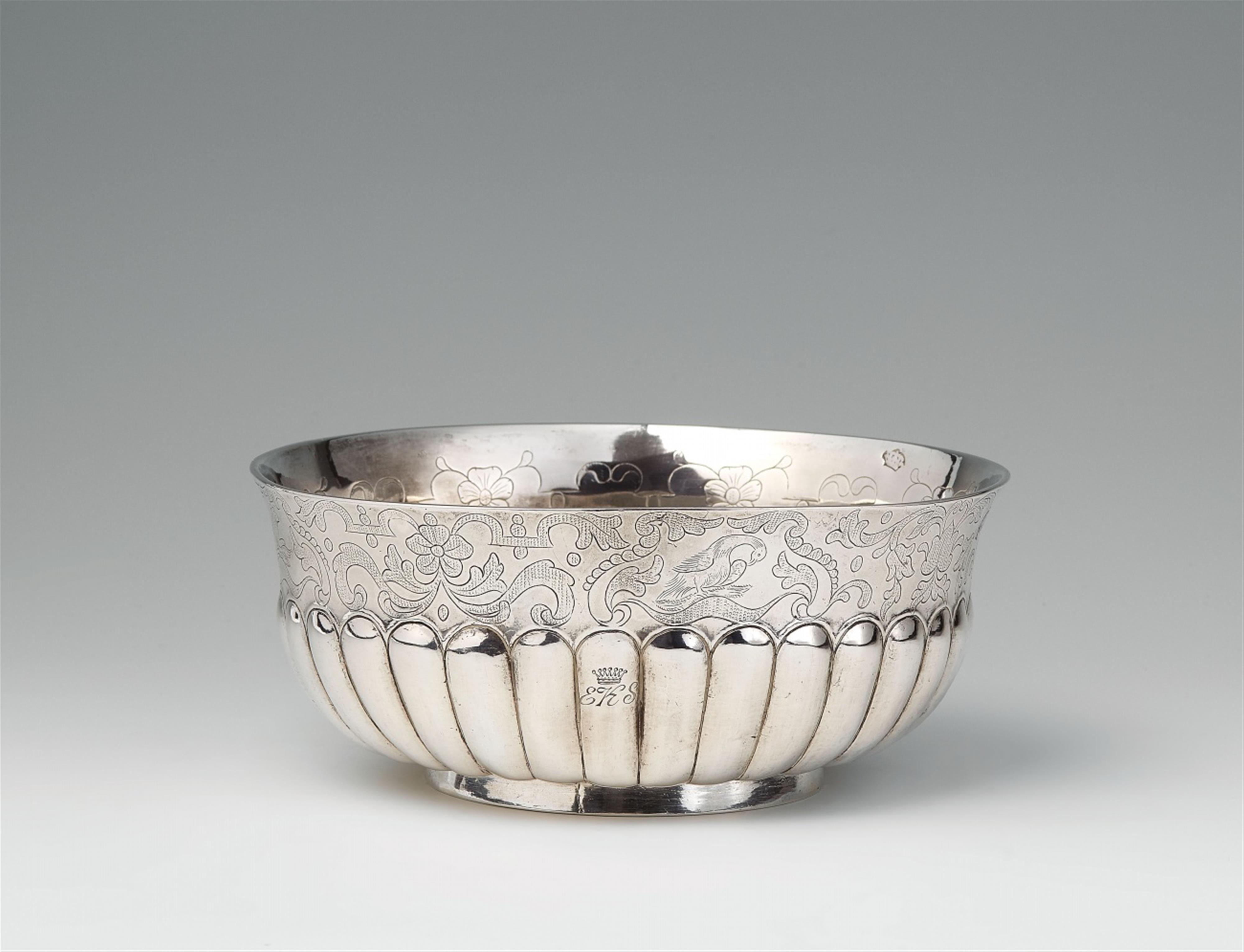 A Colonial silver dish - image-1