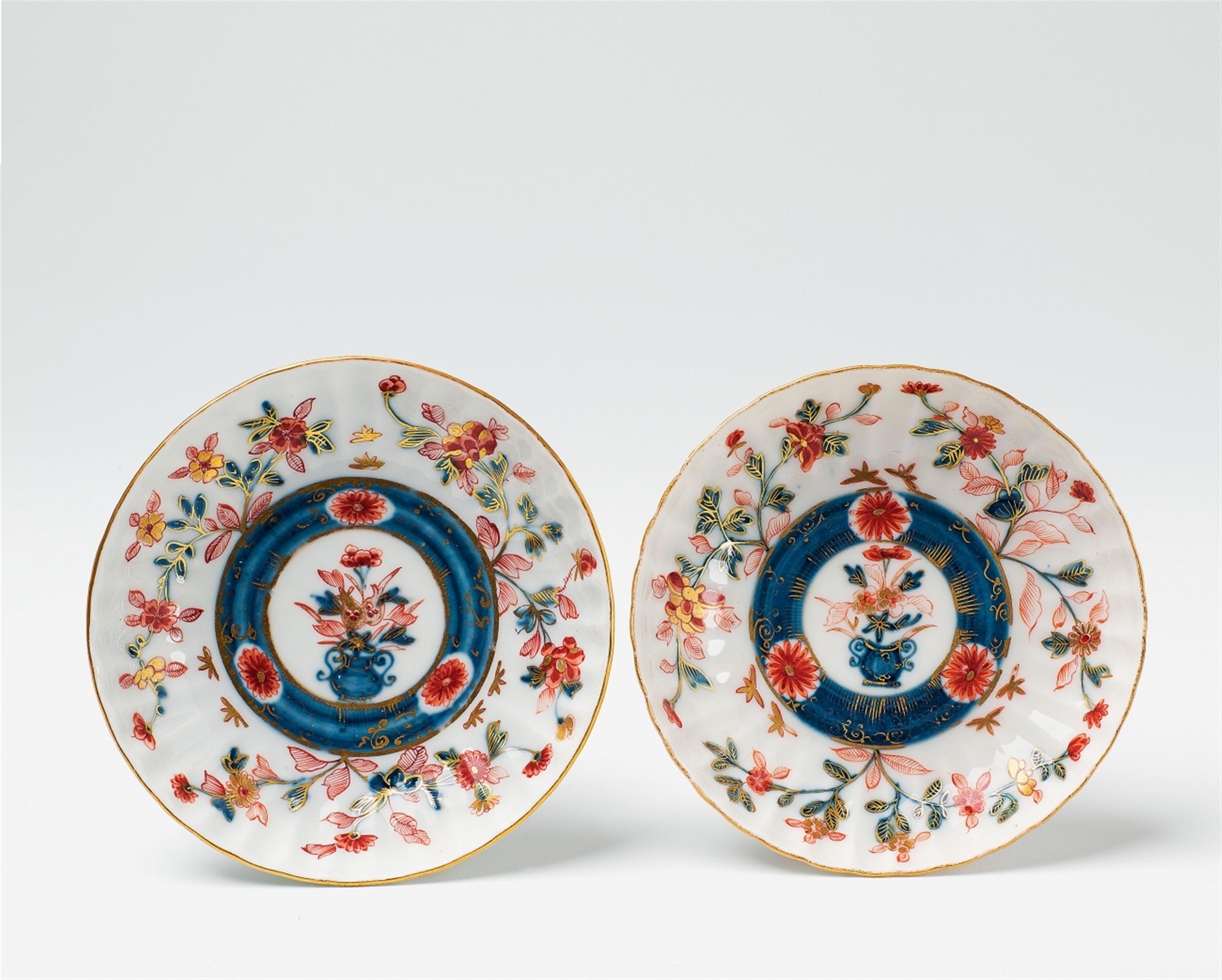 Two Meissen porcelain saucers with Imari decor - image-1