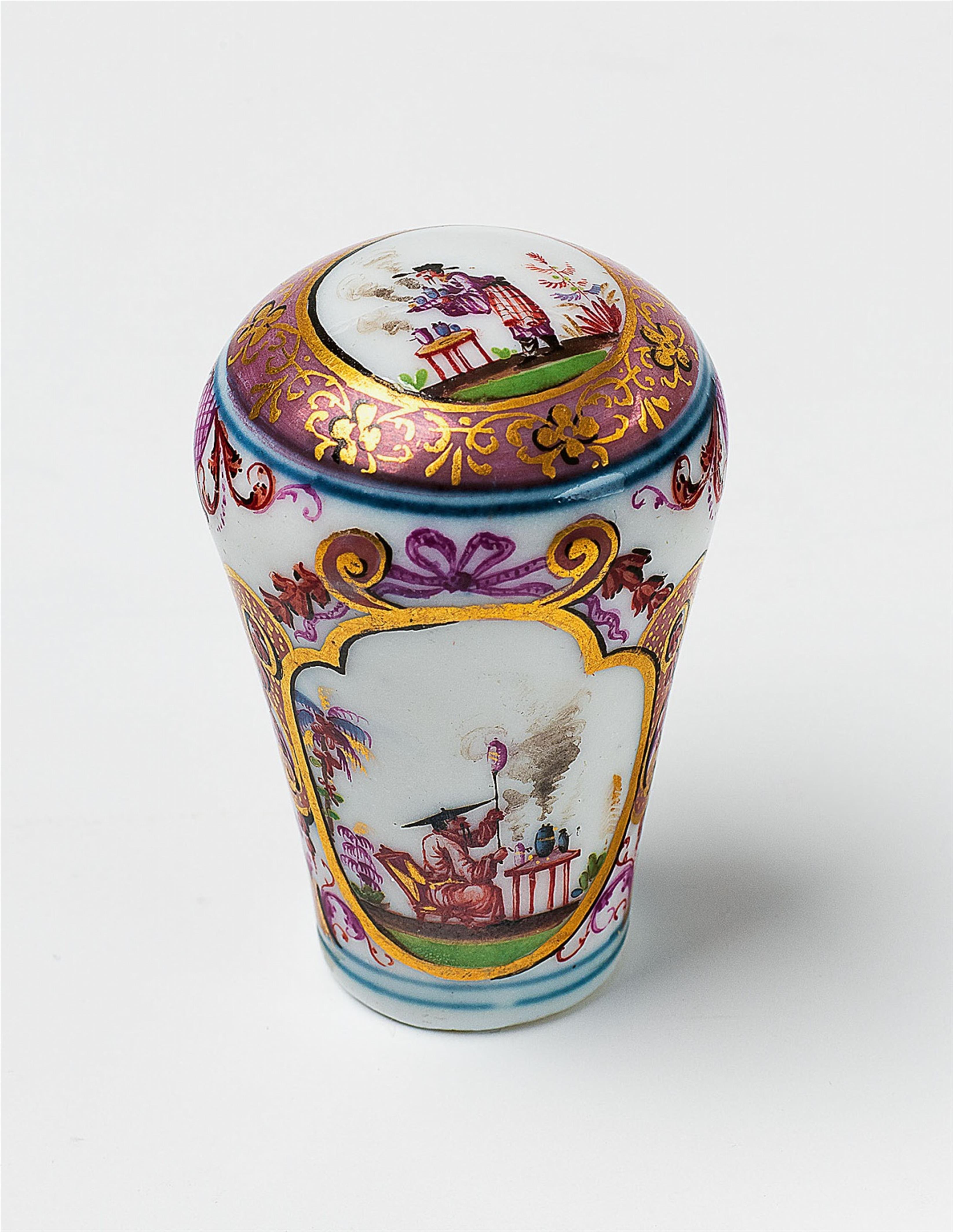 A Meissen porcelain cane handle with Chinoiserie decor - image-1