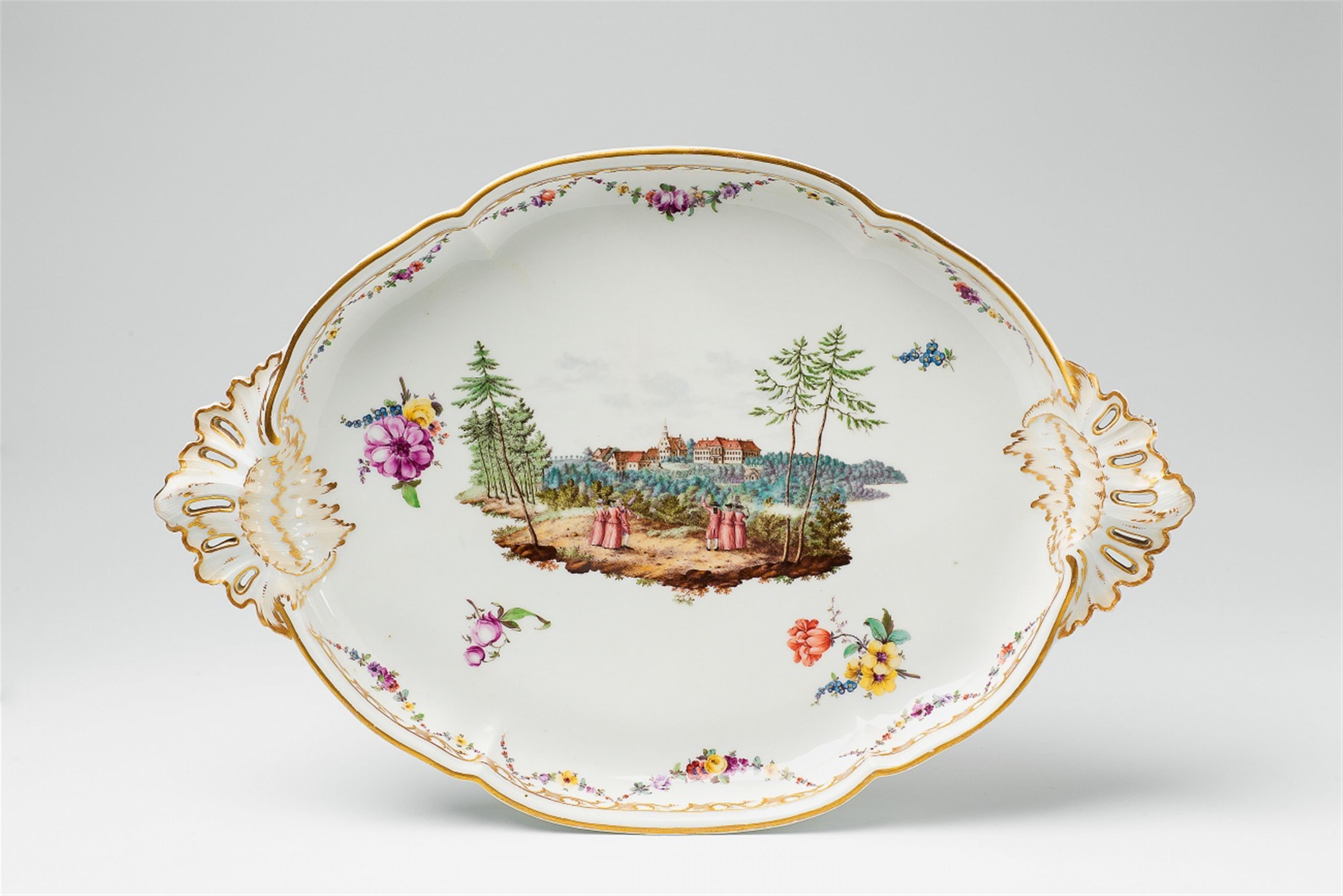 A Fürstenberg porcelain tray painted with a palace - image-1