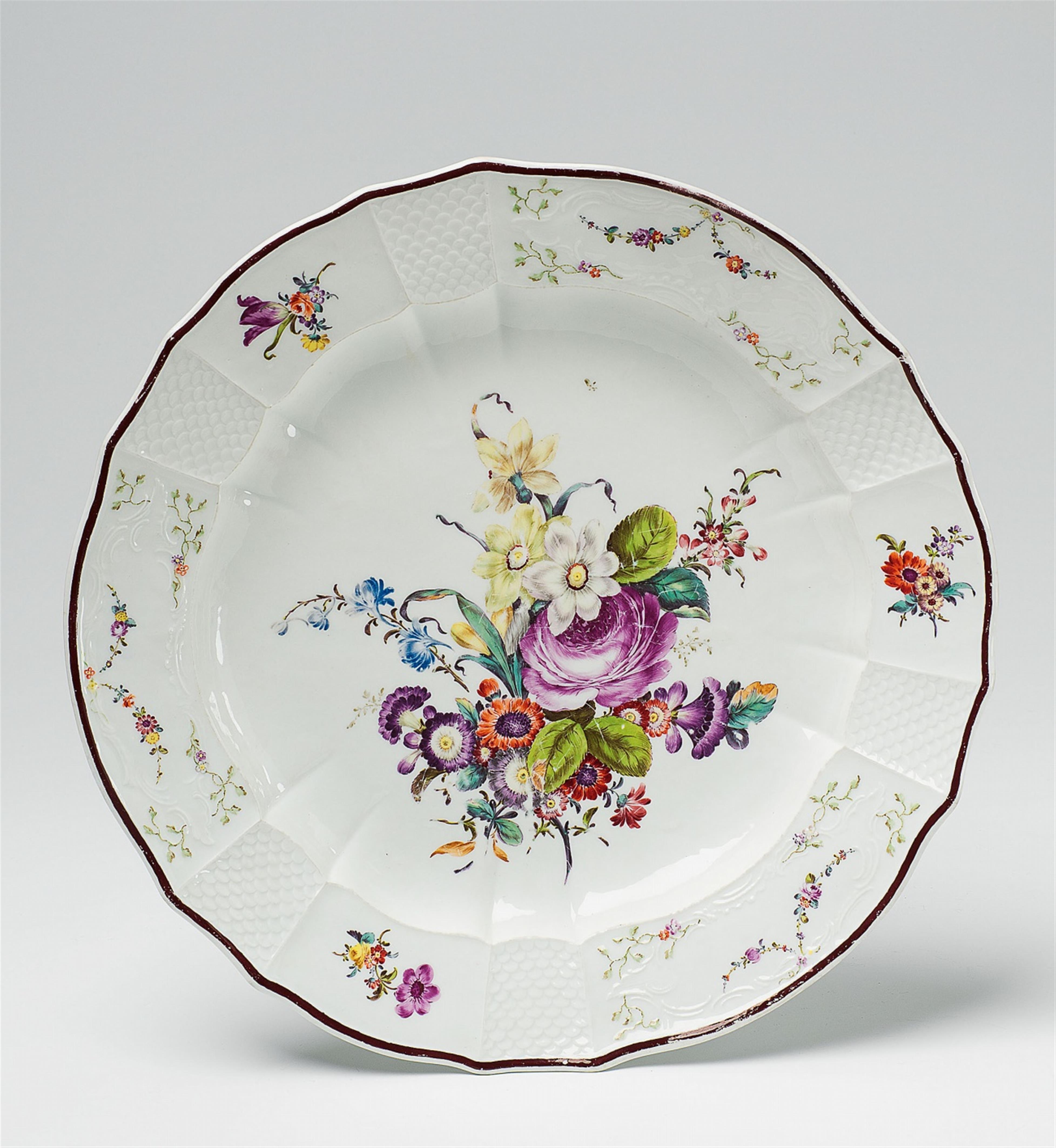 A Fürstenberg porcelain key with floral decor - image-1