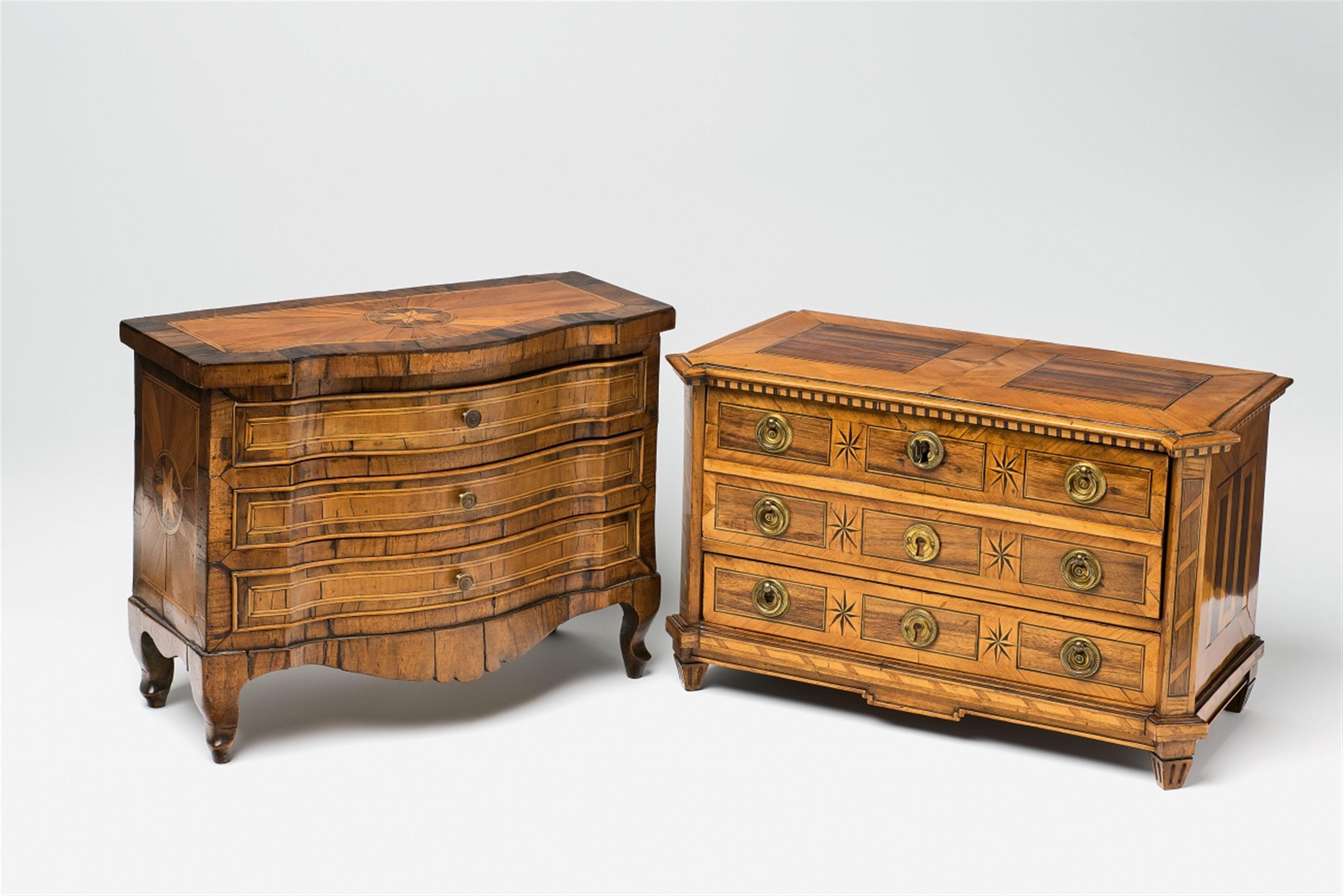 Two Neoclassical model chests of drawers - image-1