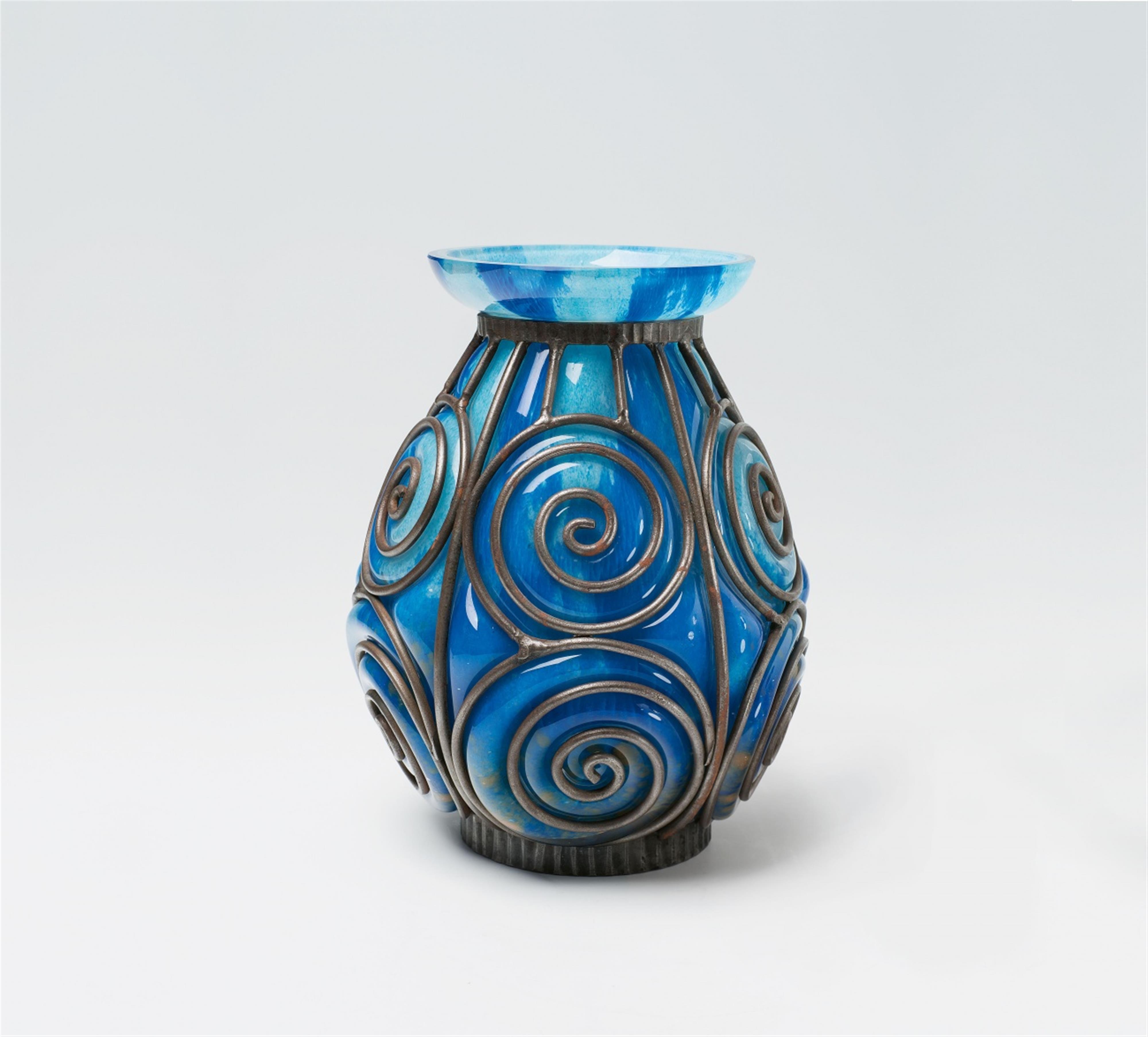A Daum Frères glass "vase à monture métallique" - image-1