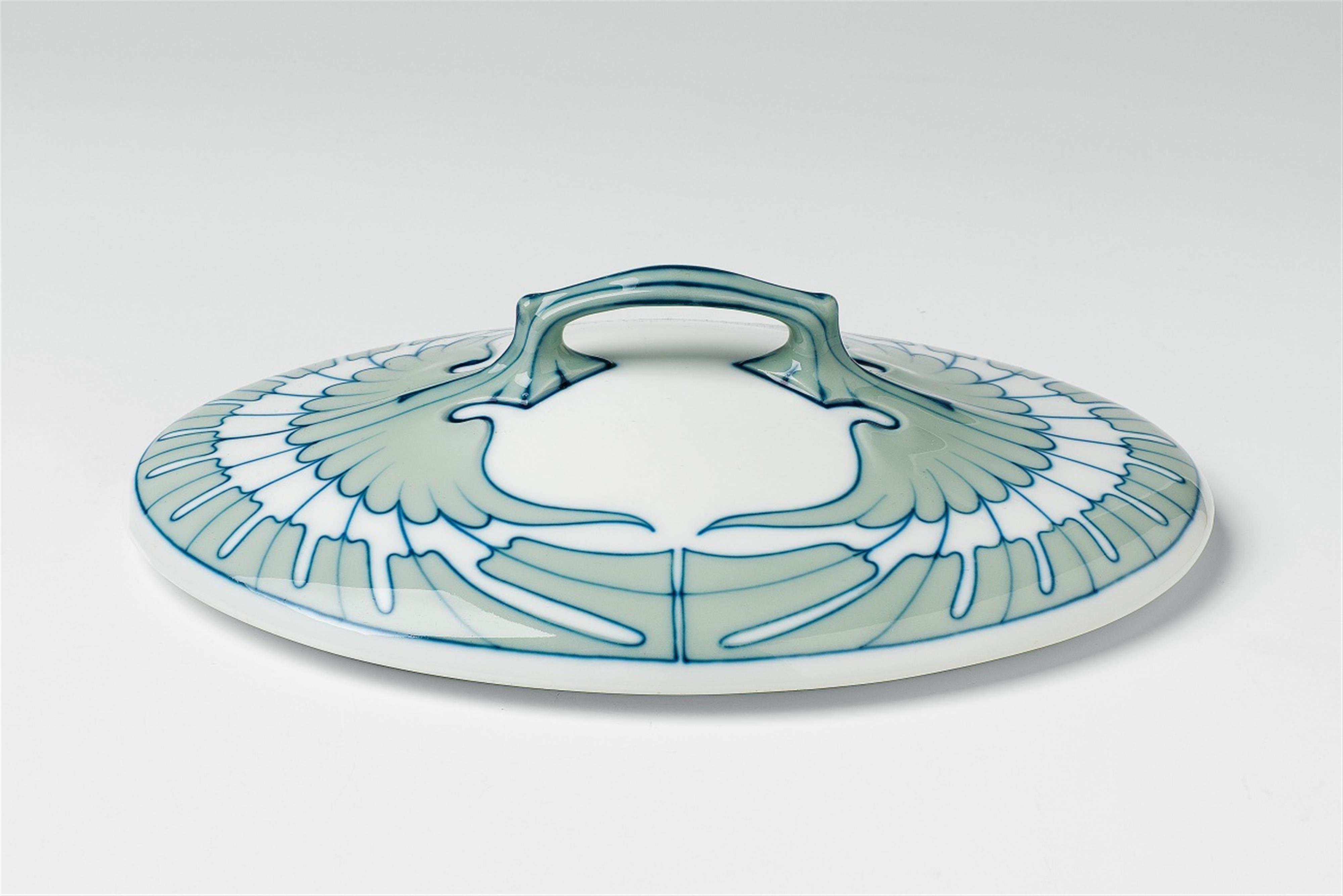 A Meissen porcelain "Flügelmuster" tureen lid - image-1