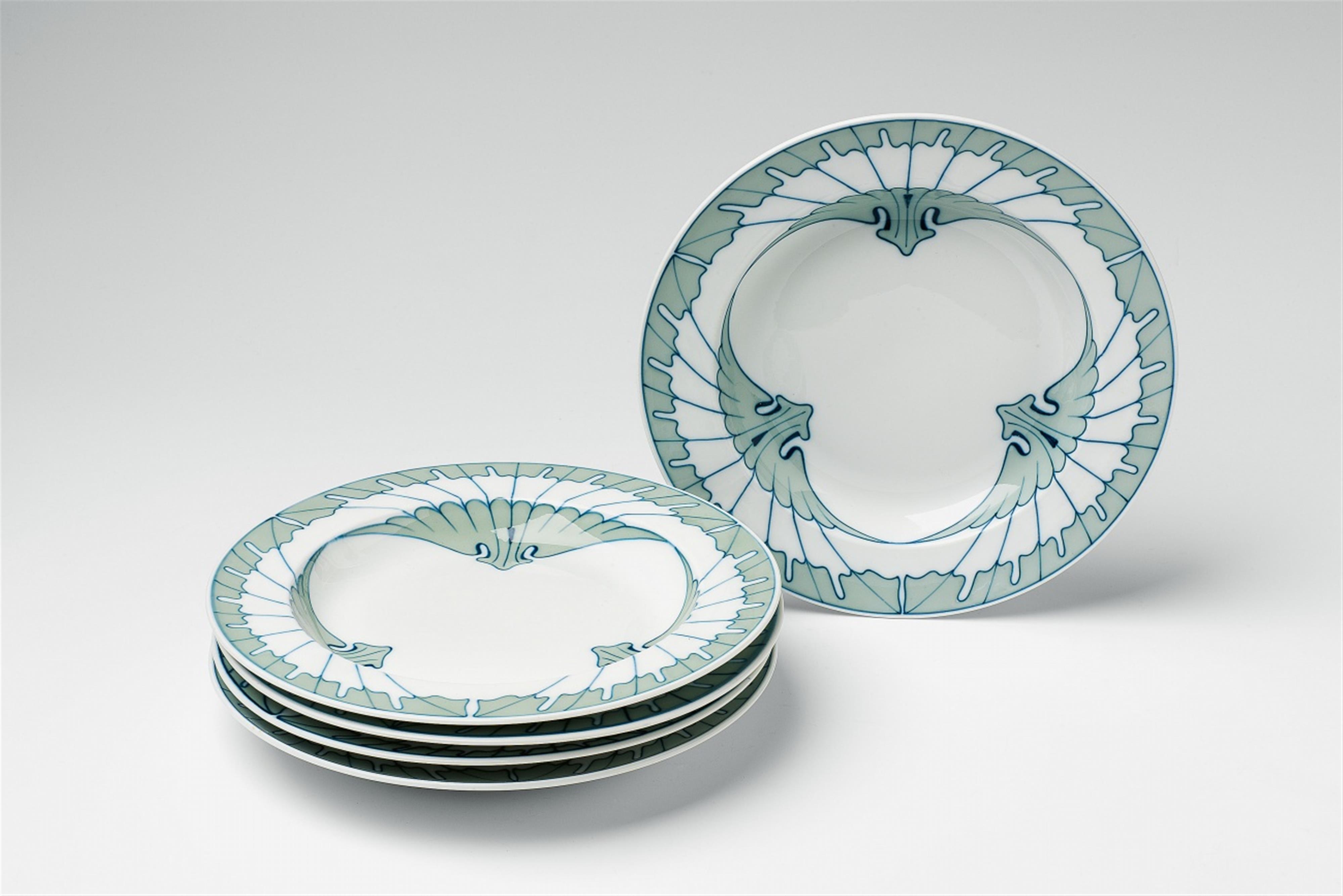 Four Meissen porcelain "Flügelmuster" dishes - image-1
