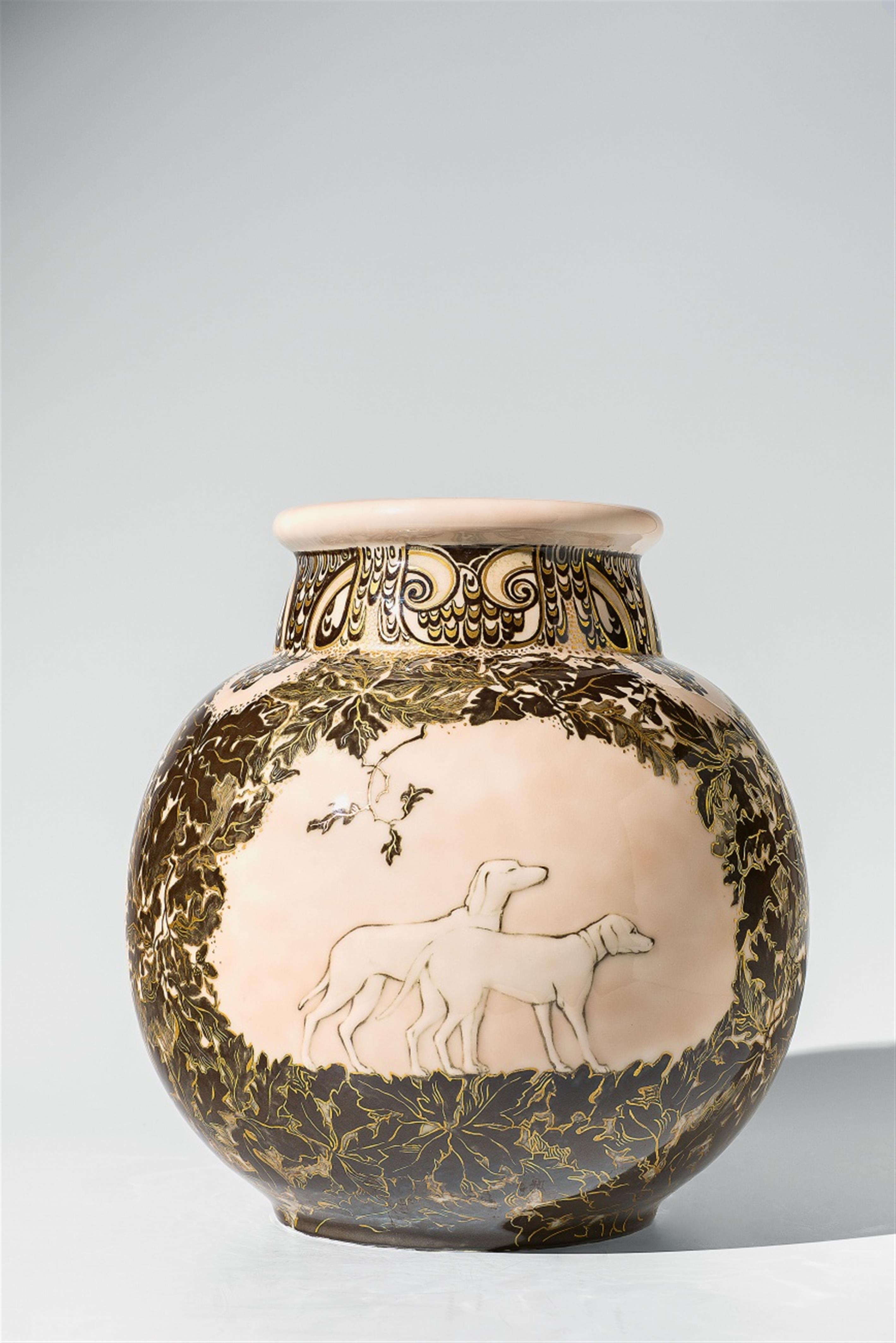 A Sèvres porcelain "vase chasse aux cerfs" - image-2