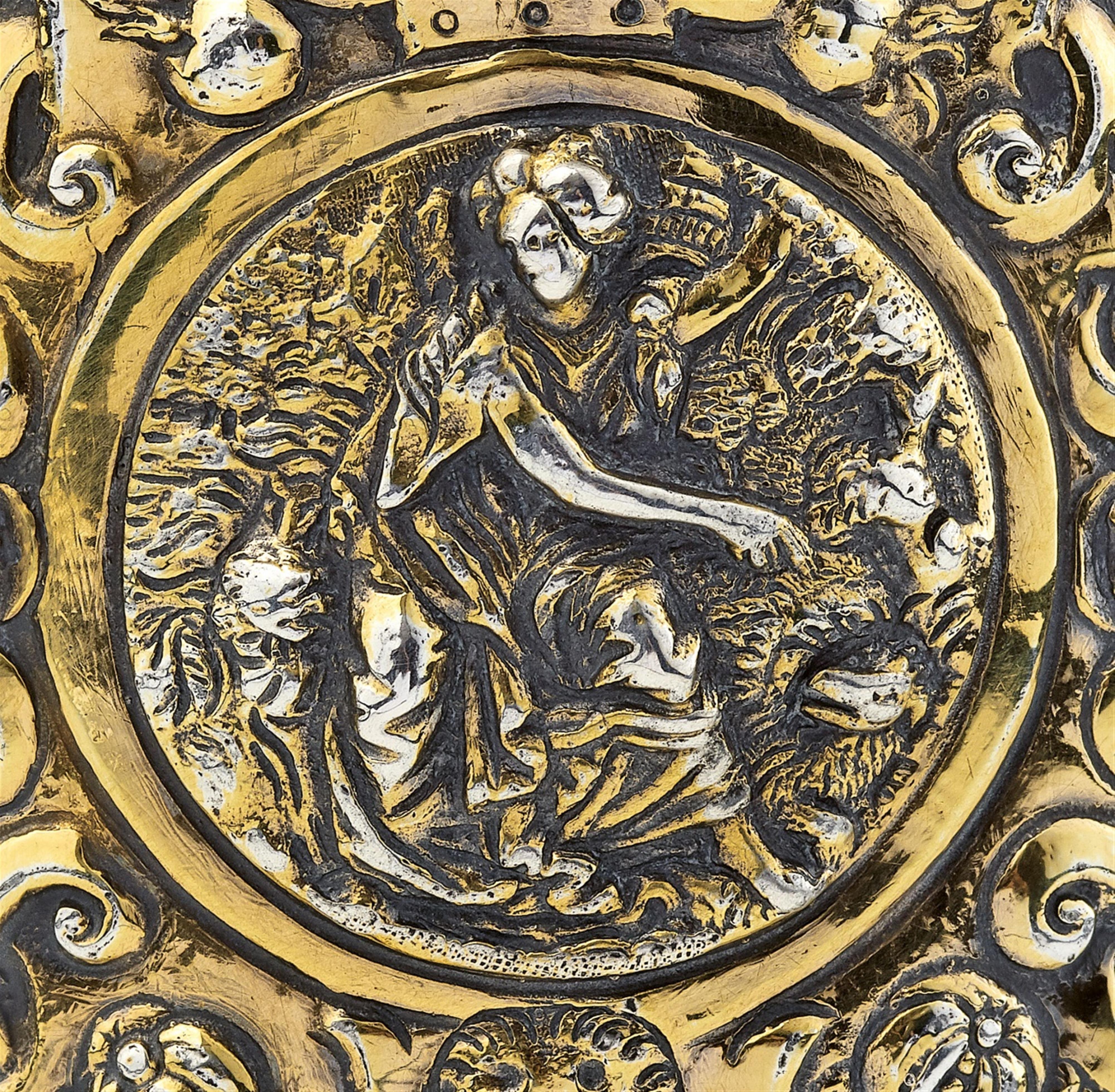 An important Nuremberg Renaissance silver gilt tankard - image-4