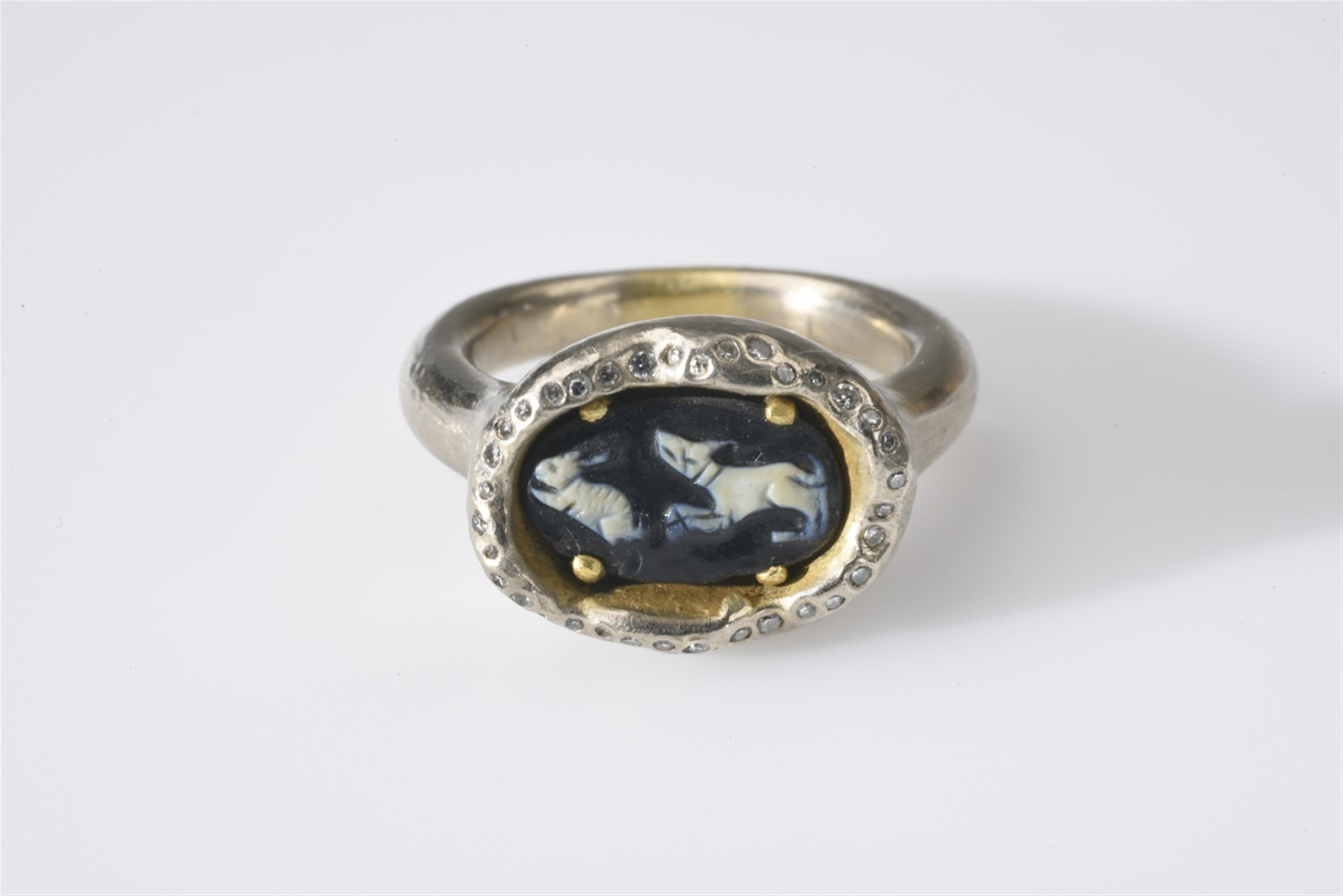Ring mit römischer Kamee und Diamanten - image-1