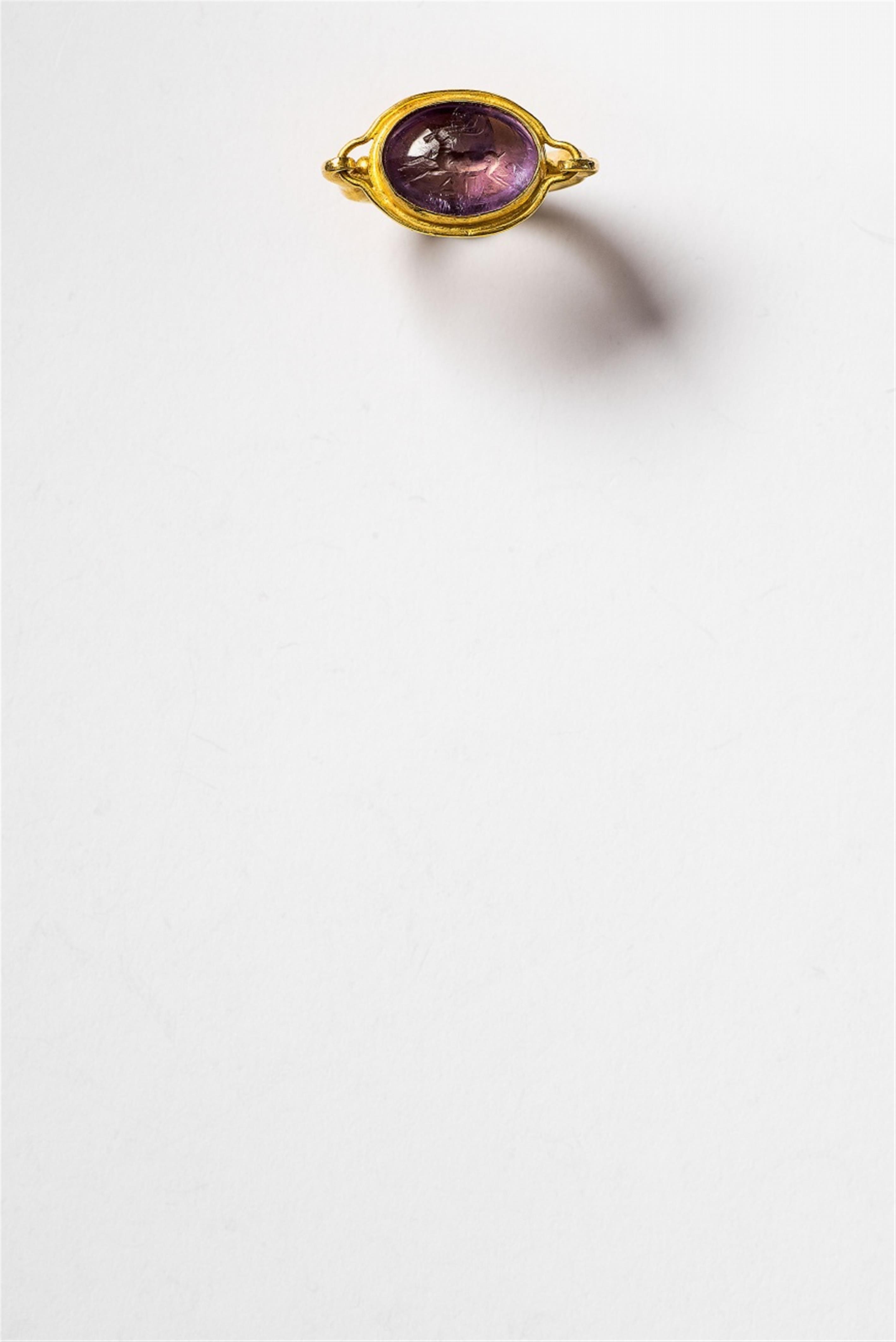 A 21k gold ring with a Roman intaglio - image-2