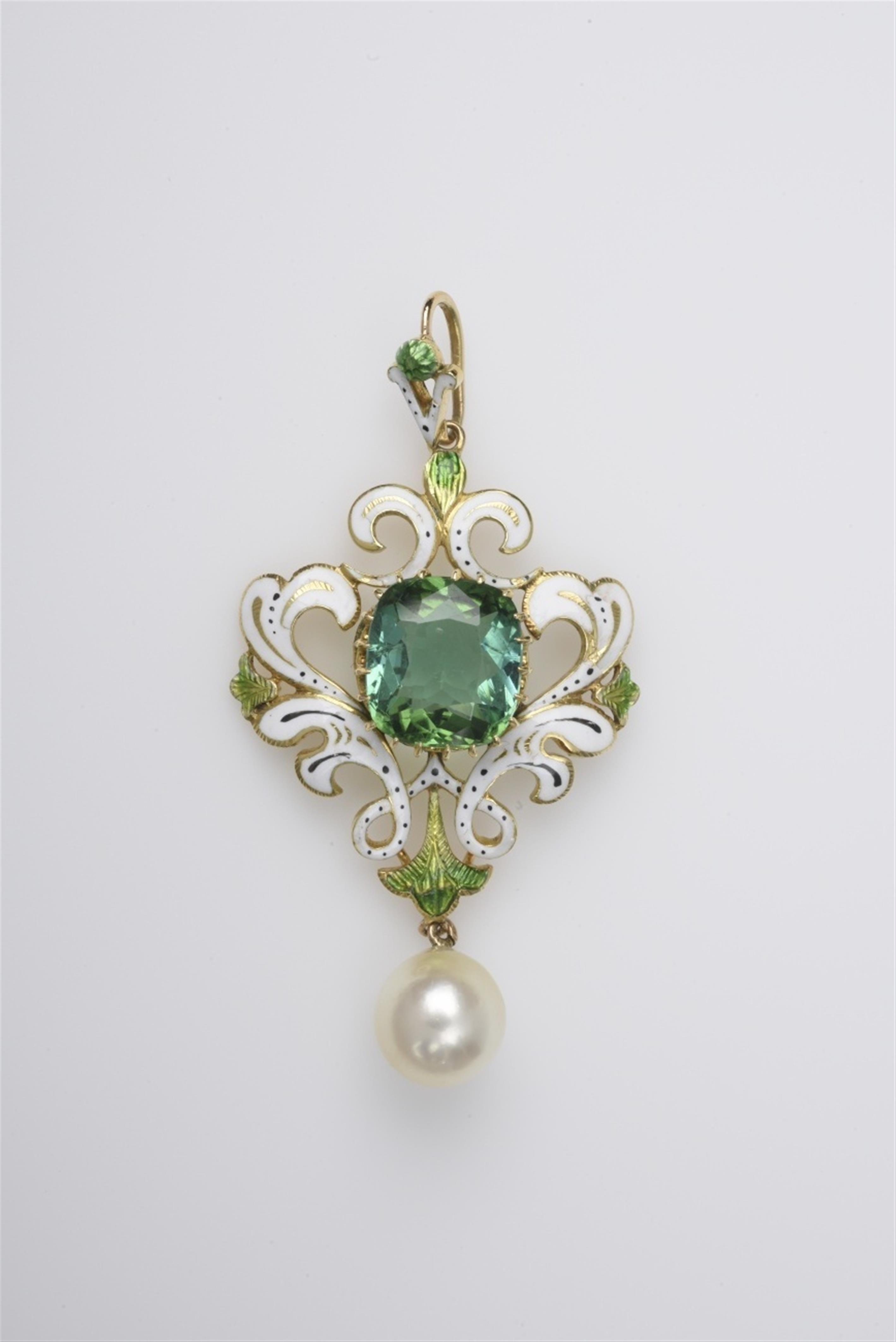 An 18k gold and tourmaline Historicist pendant - image-1