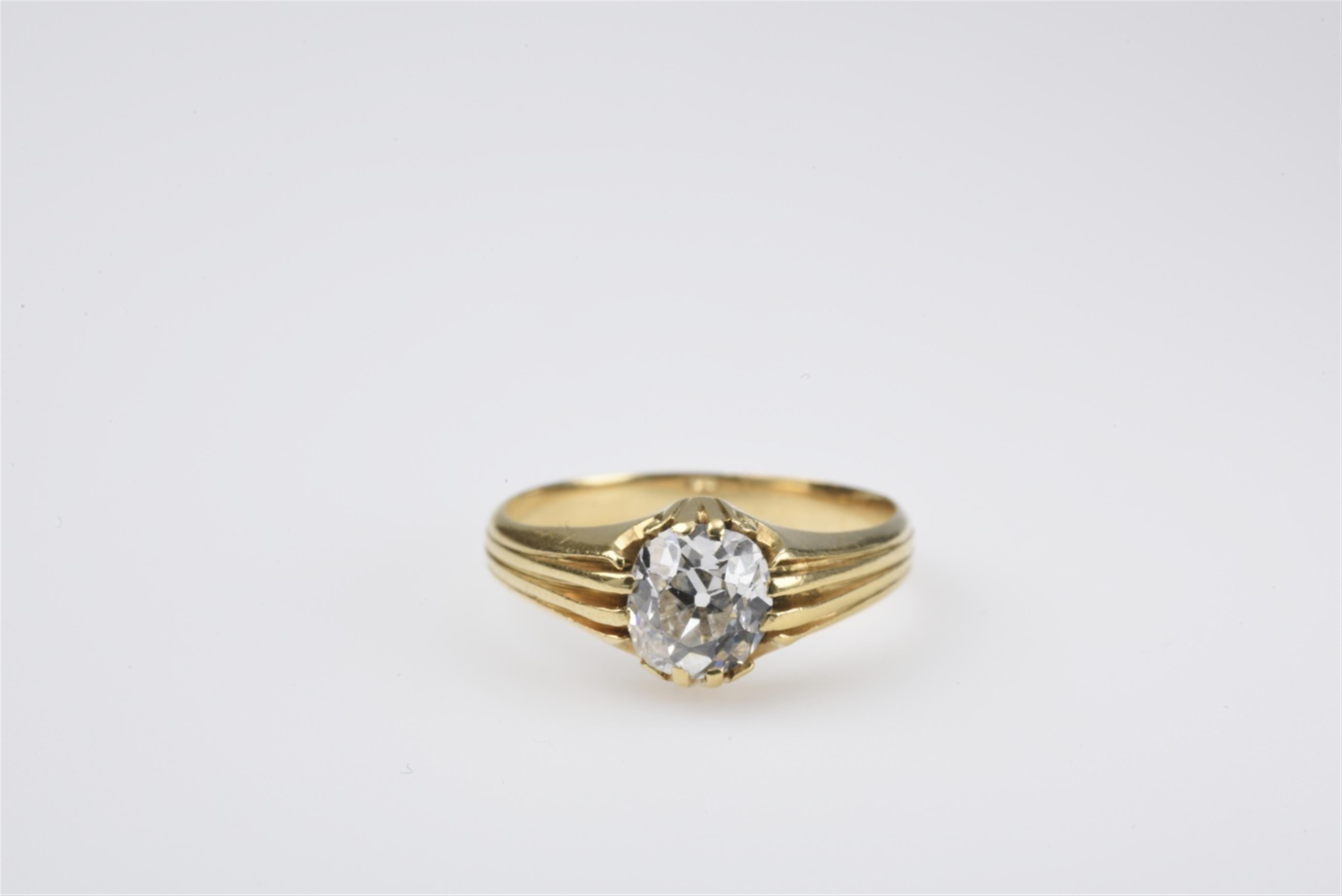 An 18k red gold solitaire diamond ring - image-1