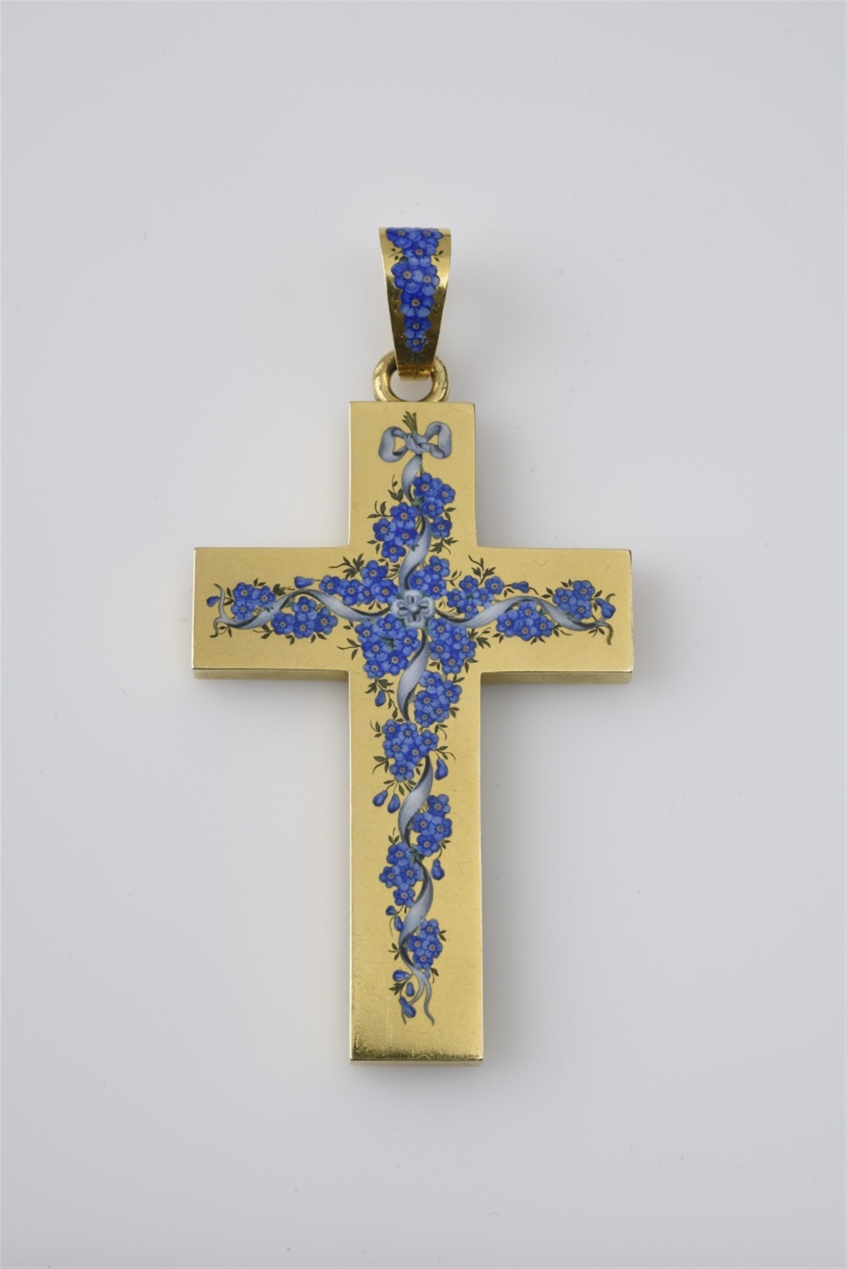 A Russian 18k gold and enamel cross pendant - image-1