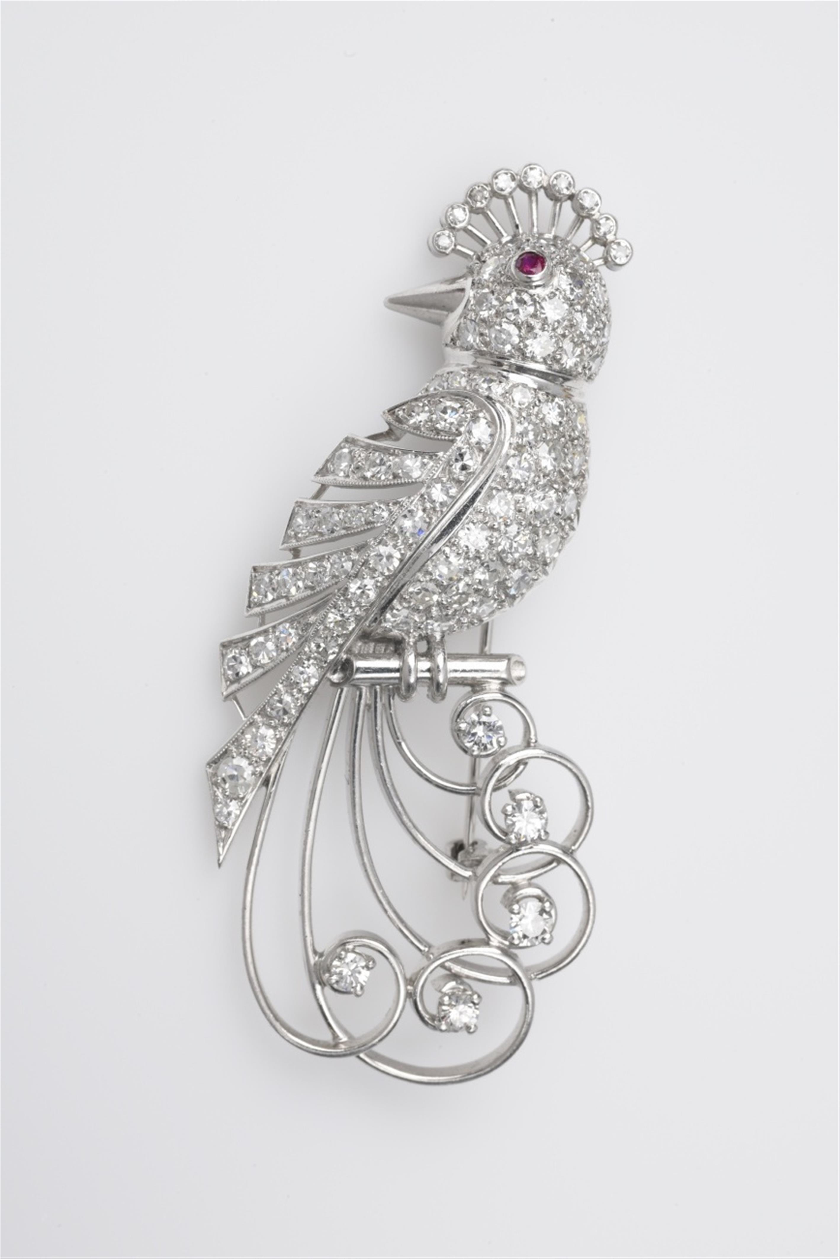 An 18k white gold cockatoo brooch - image-1