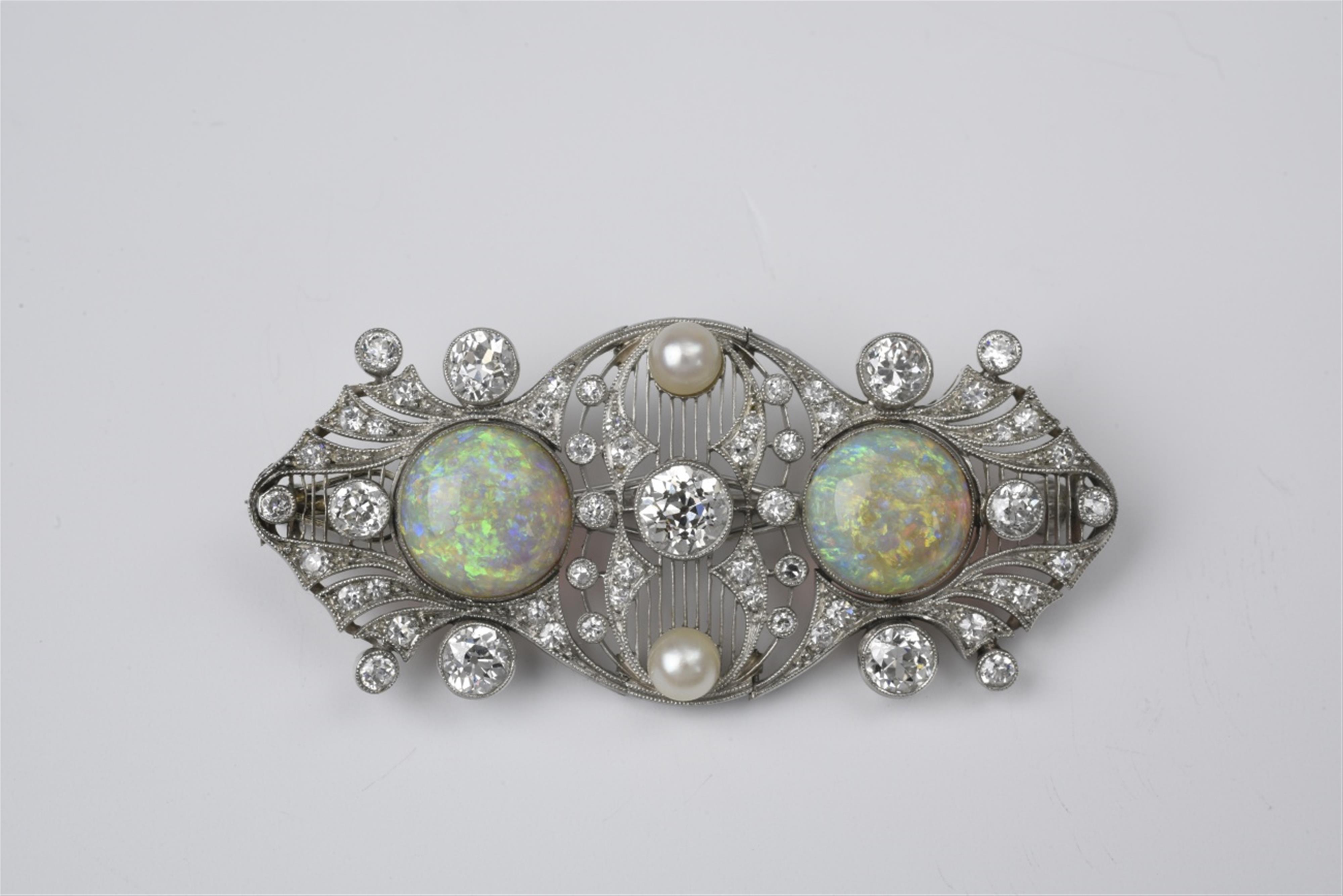 A Belle Epoque platinum and opal brooch - image-4
