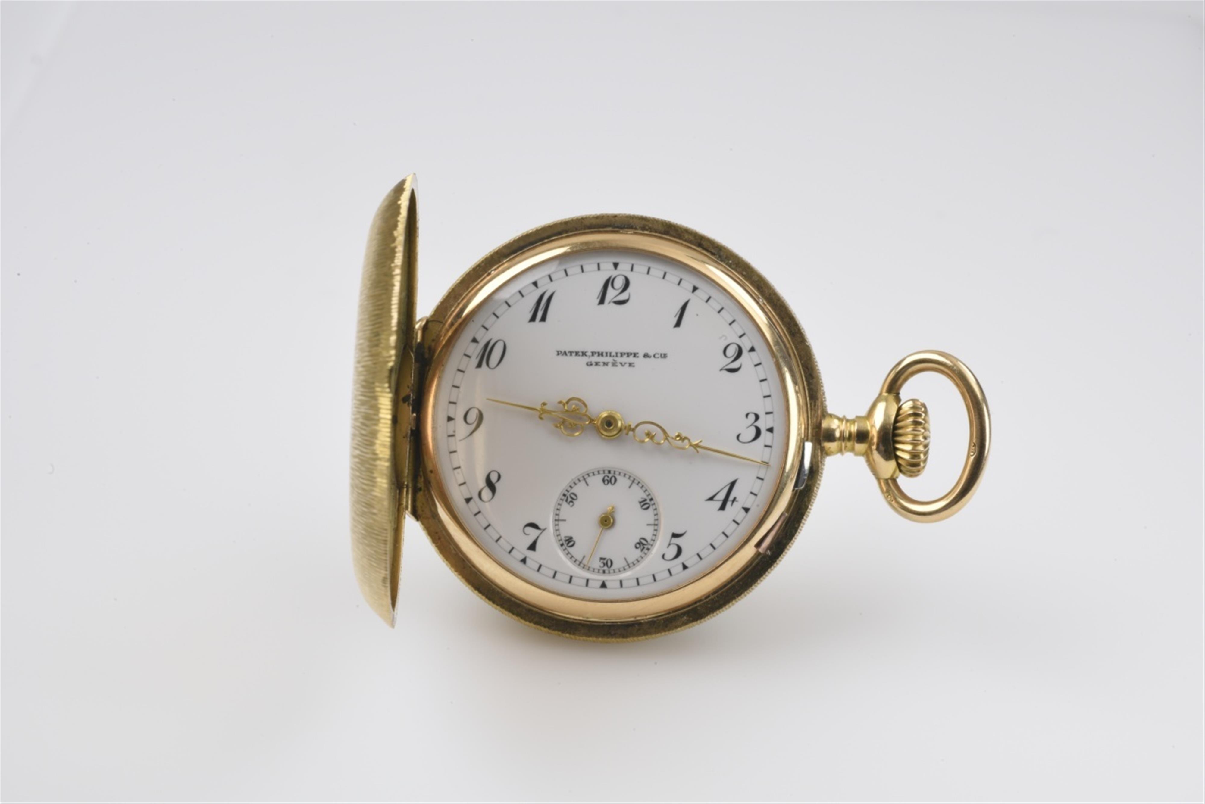 A small 18k gold ladies pocketwatch - image-2