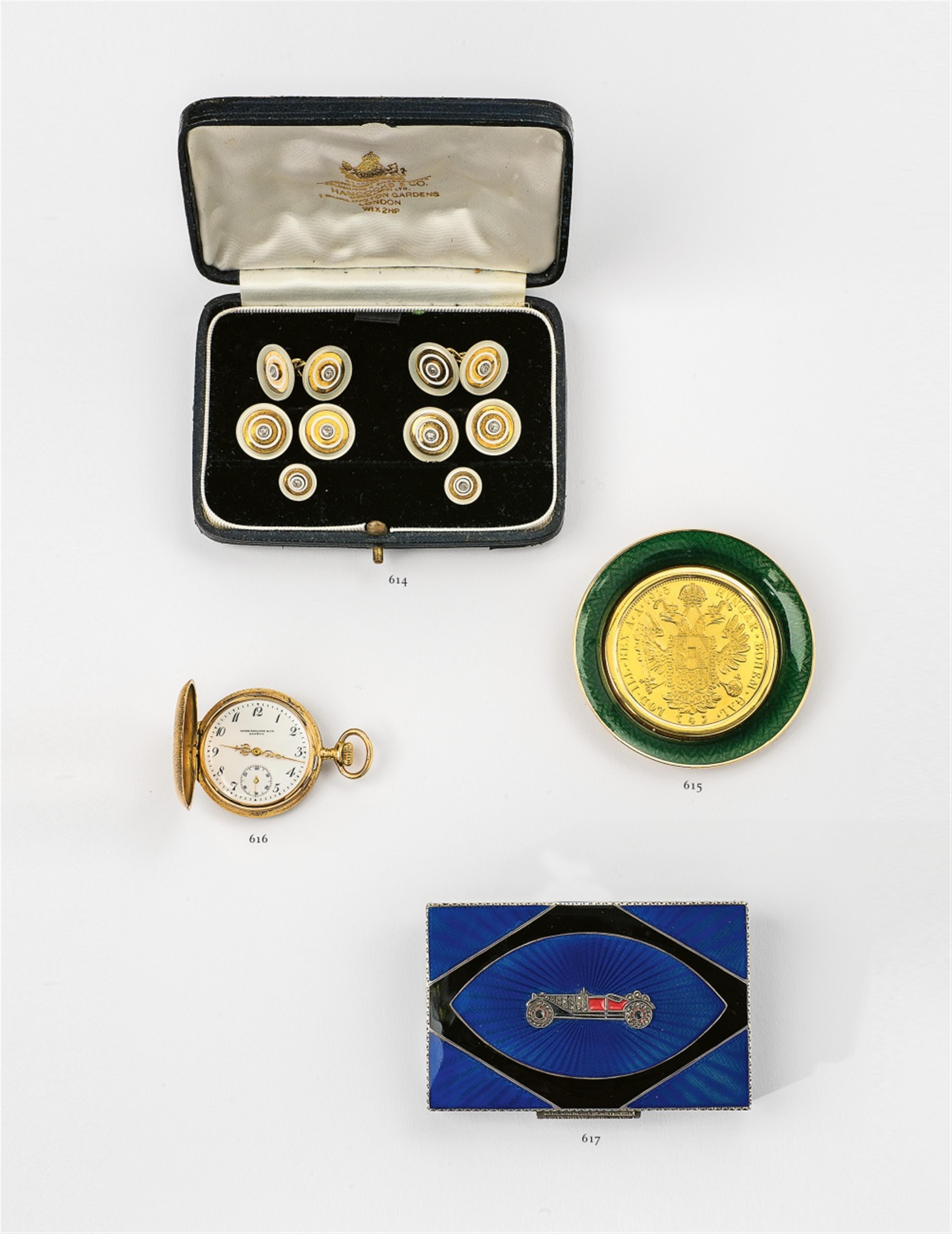 A small 18k gold ladies pocketwatch - image-3