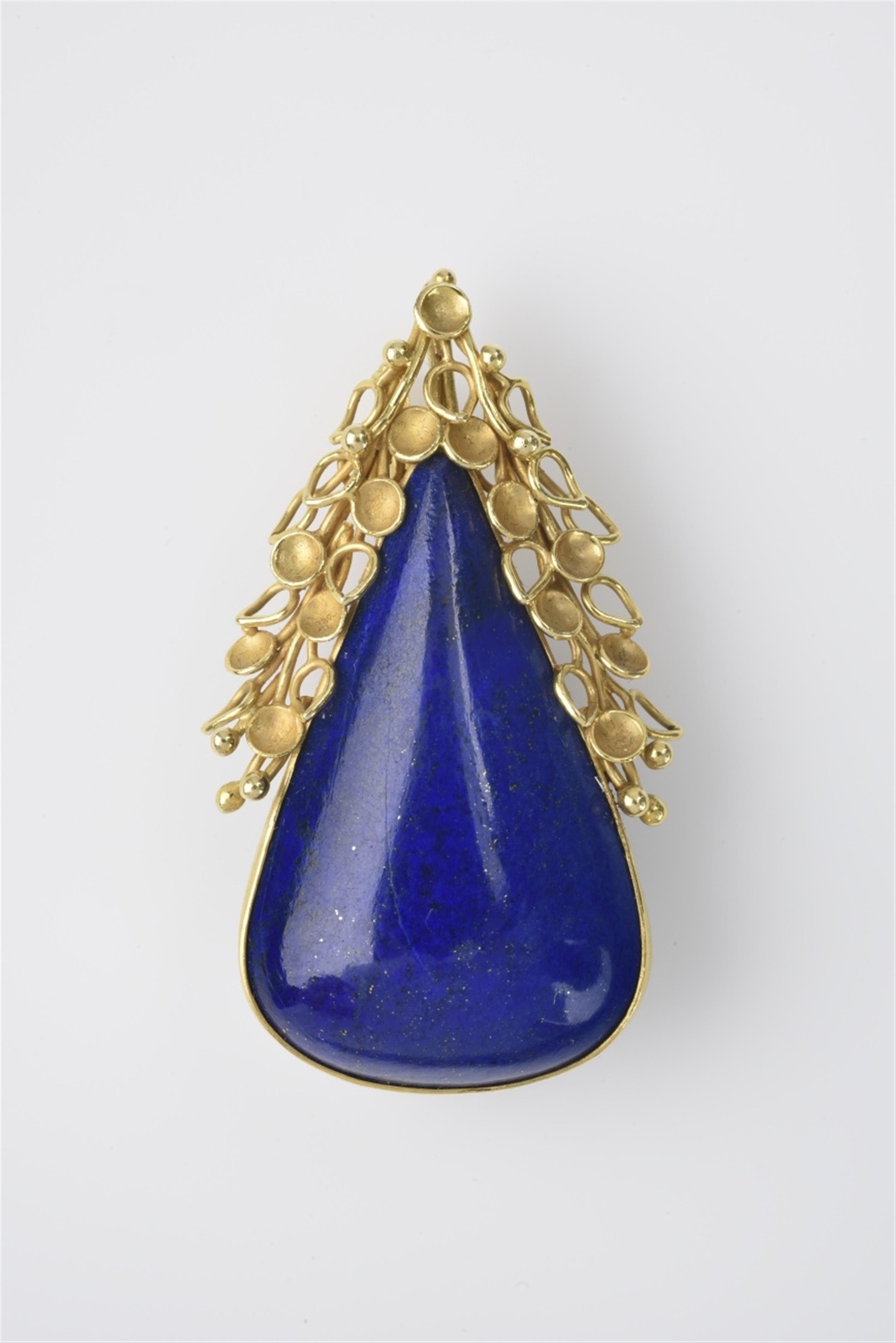 An 18k gold and lapis lazuli pendant brooch - image-1
