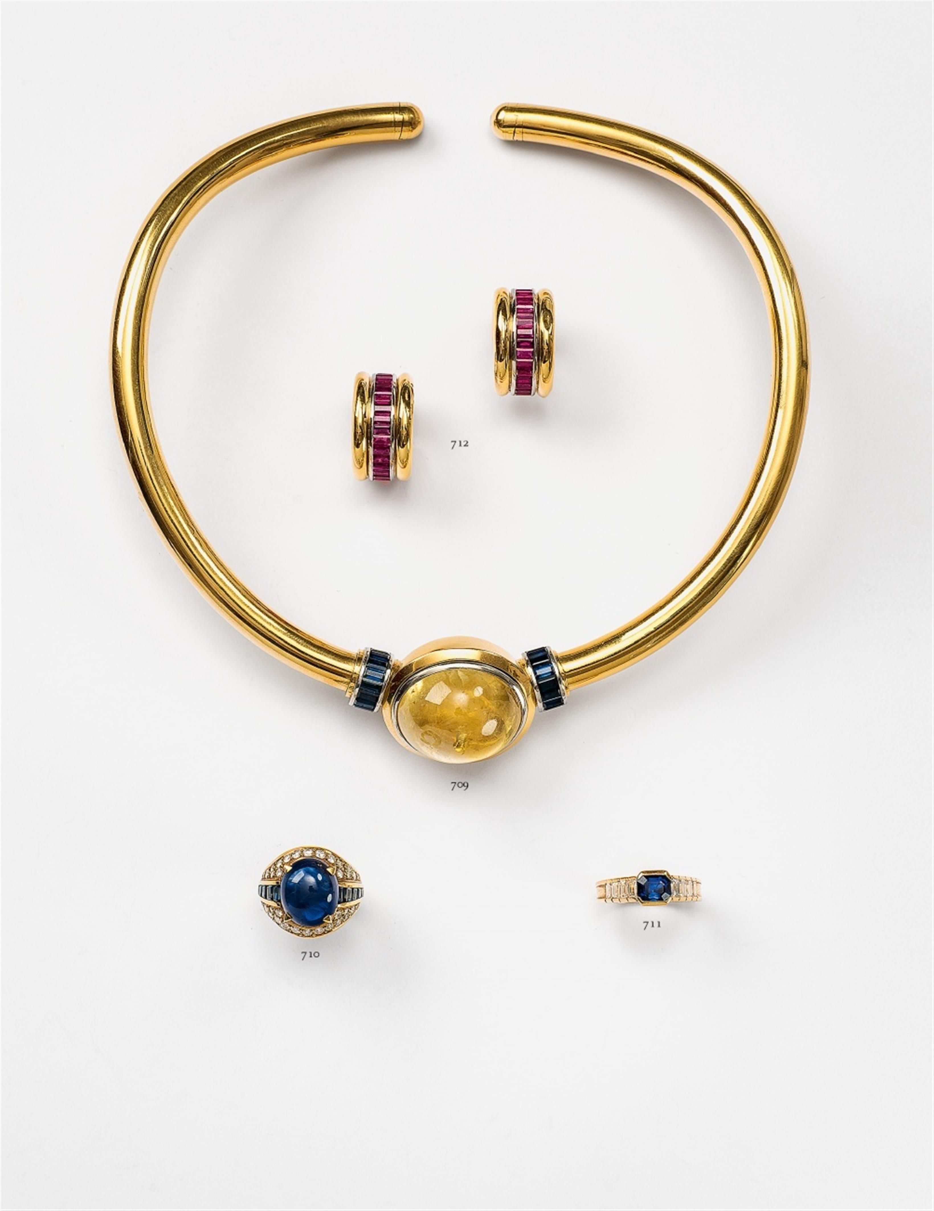 An 18k gold, platinum, and sapphire necklace - image-2