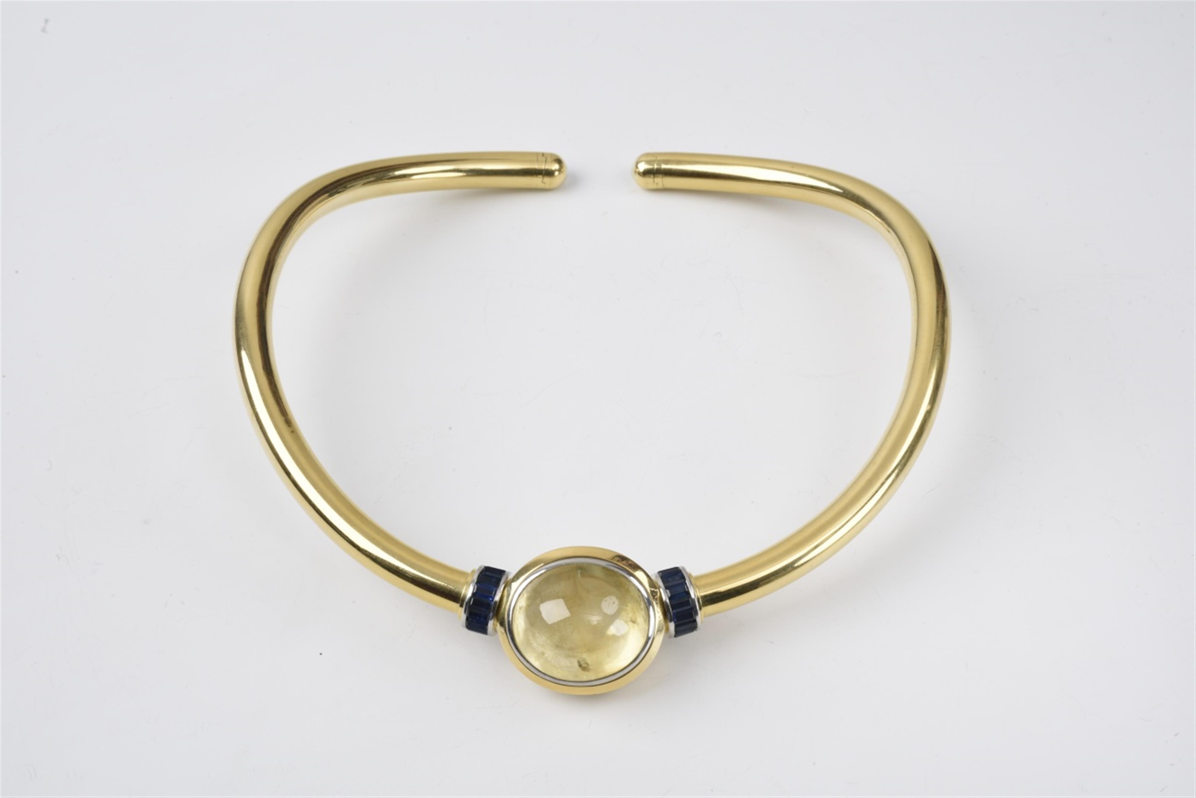 An 18k gold, platinum, and sapphire necklace - image-1