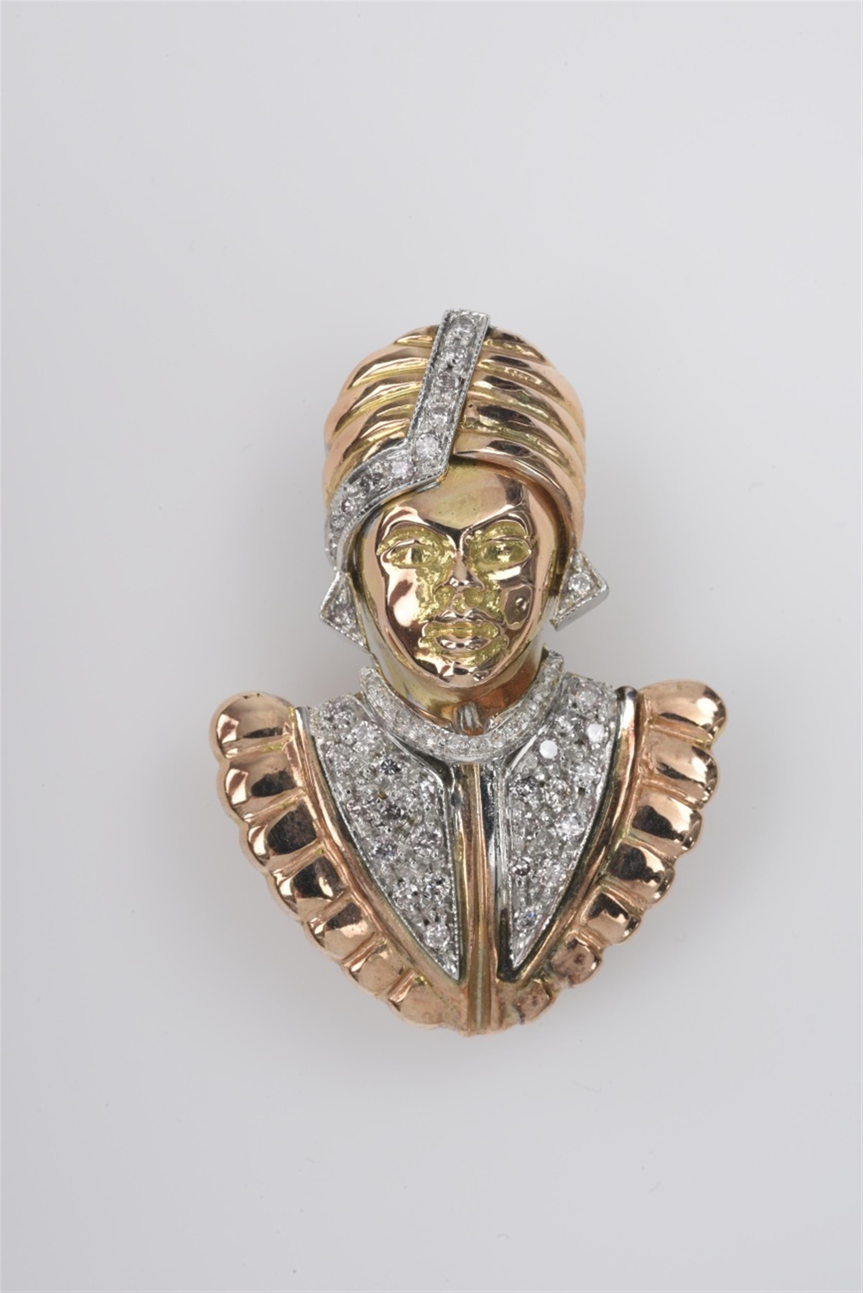 An 18k gold and diamond Moretto pendant - image-1