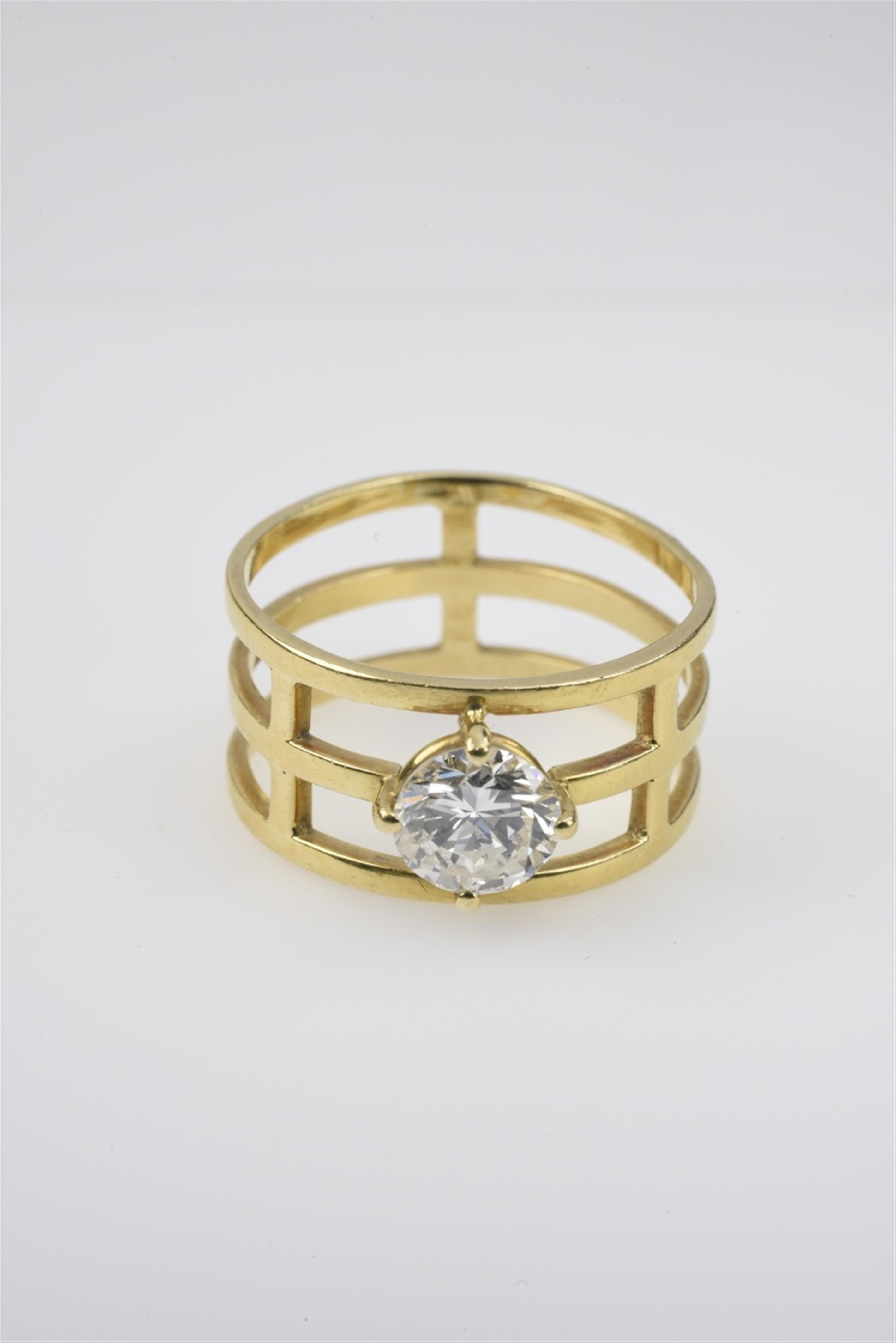 An 18k gold solitaire diamond ring - image-1