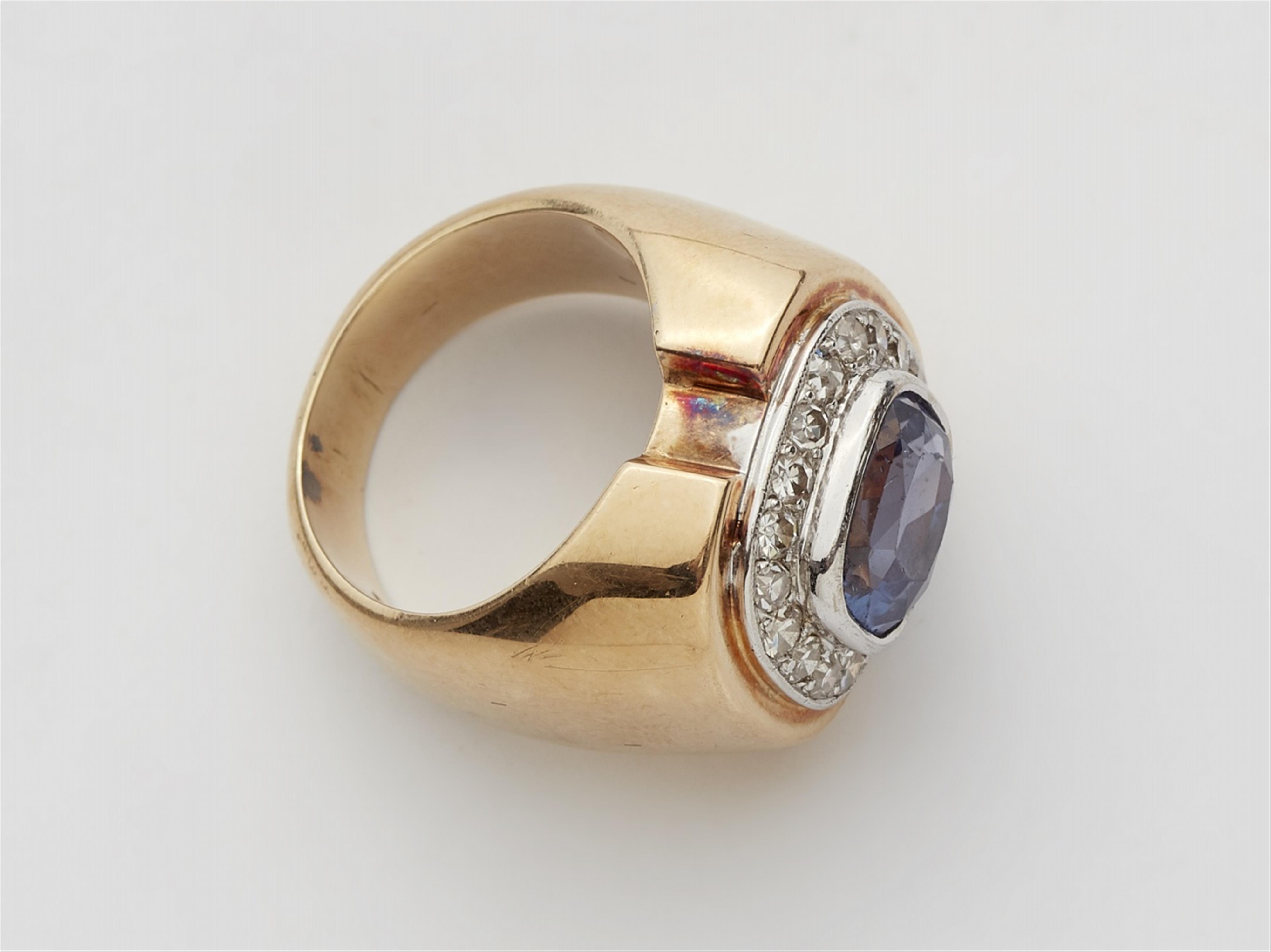 A 14k gold and Ceylon sapphire ring - image-3