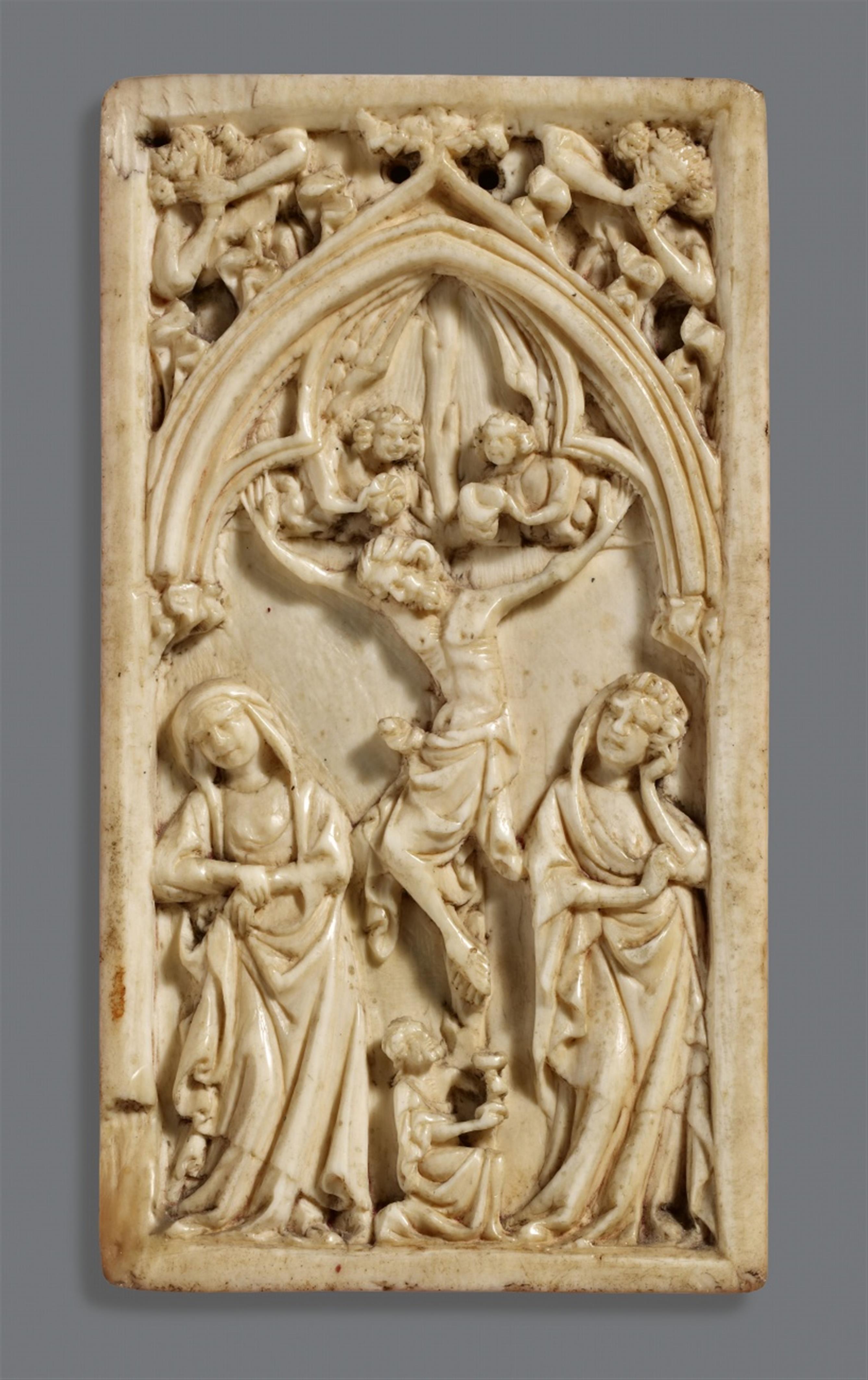 Northern France 14th century - A 14th century Northern French carved ivory crucifixion group - image-1