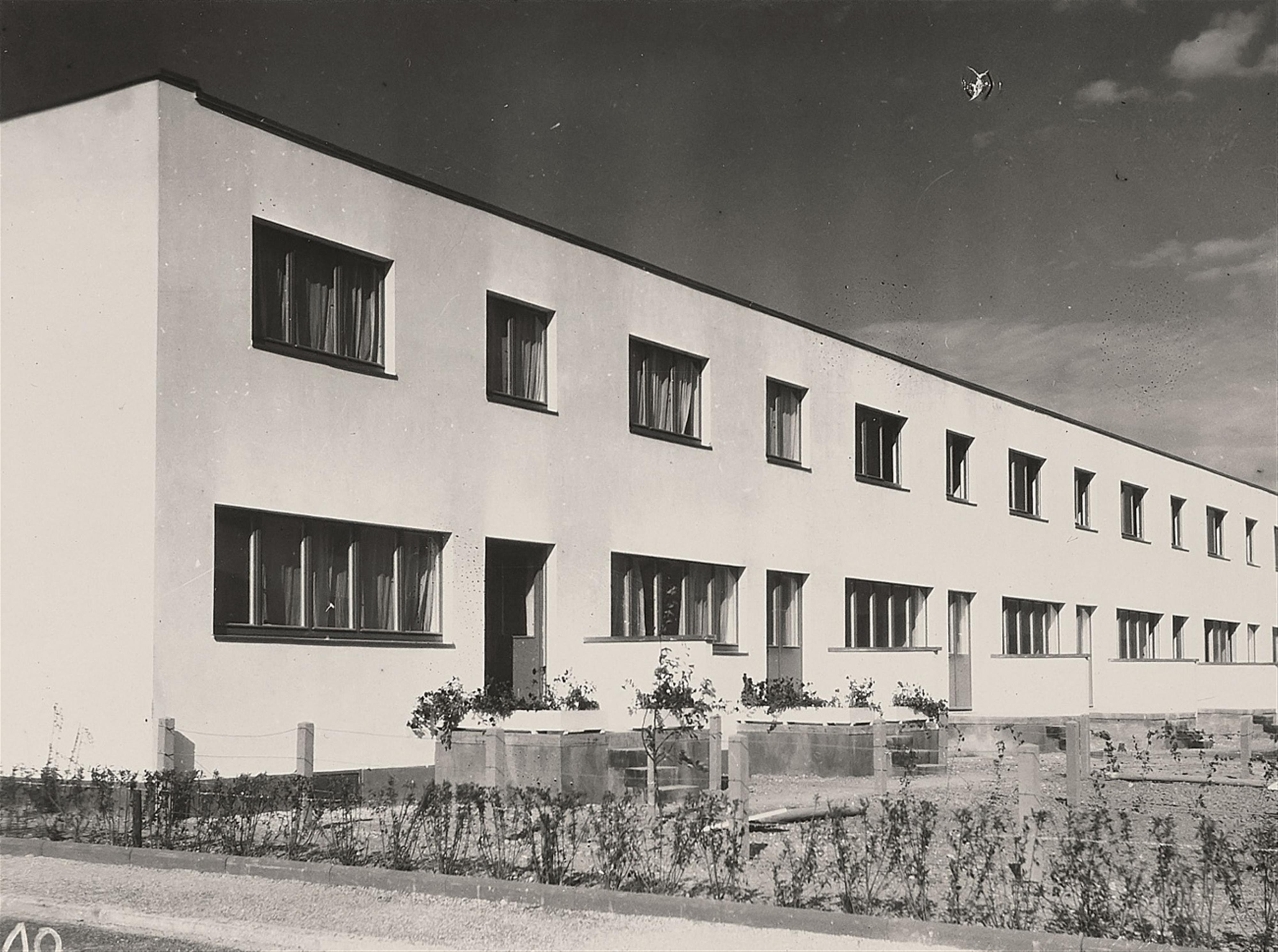 Adolf K. Fr. Supper
Atelier Bauer - Konvolut zur Ausstellung 'Dammerstock-Siedlung. Die Gebrauchswohnung', Karlsruhe - image-1