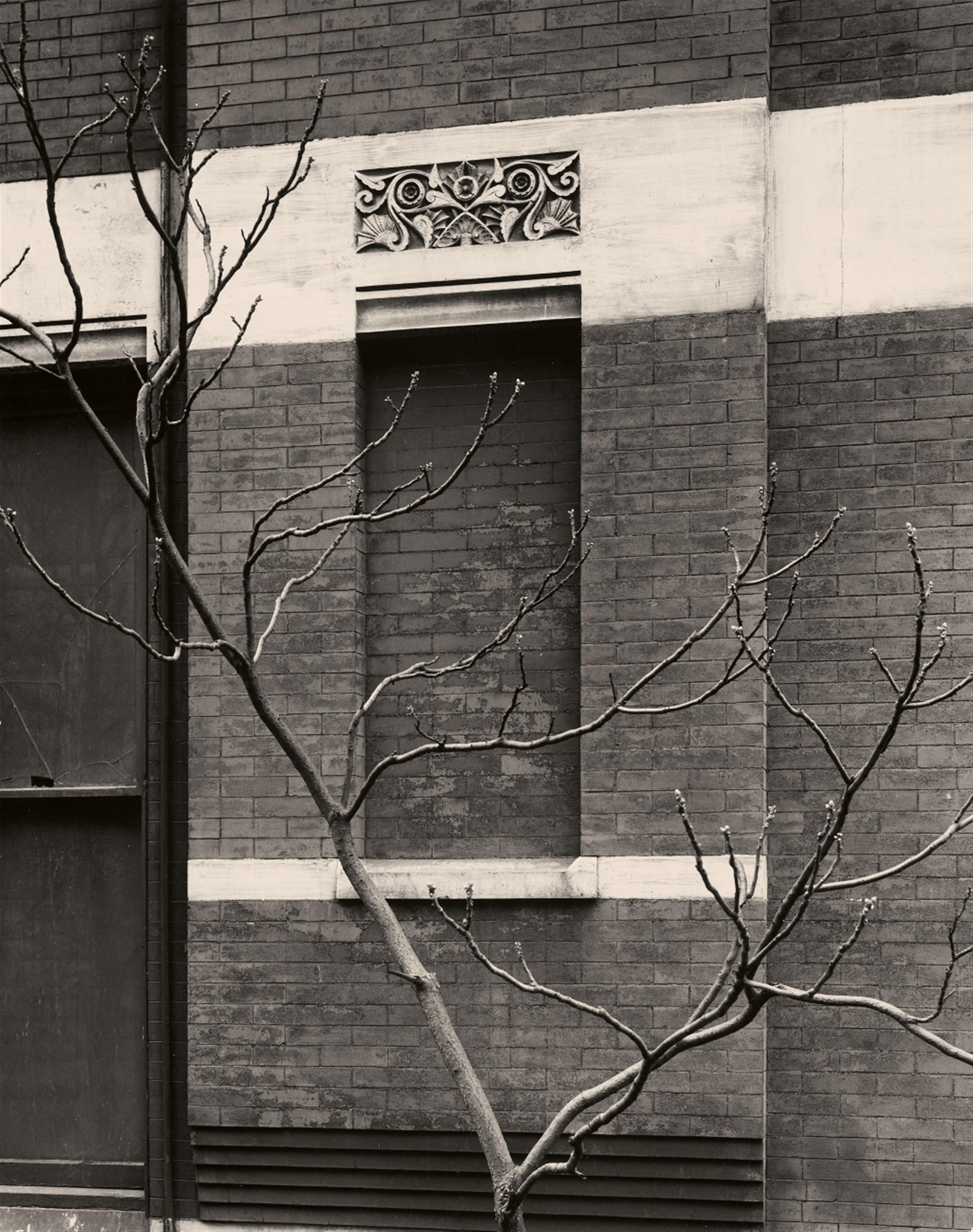 Aaron Siskind - John Borden house, 3949 Park Avenue, Chicago - image-1