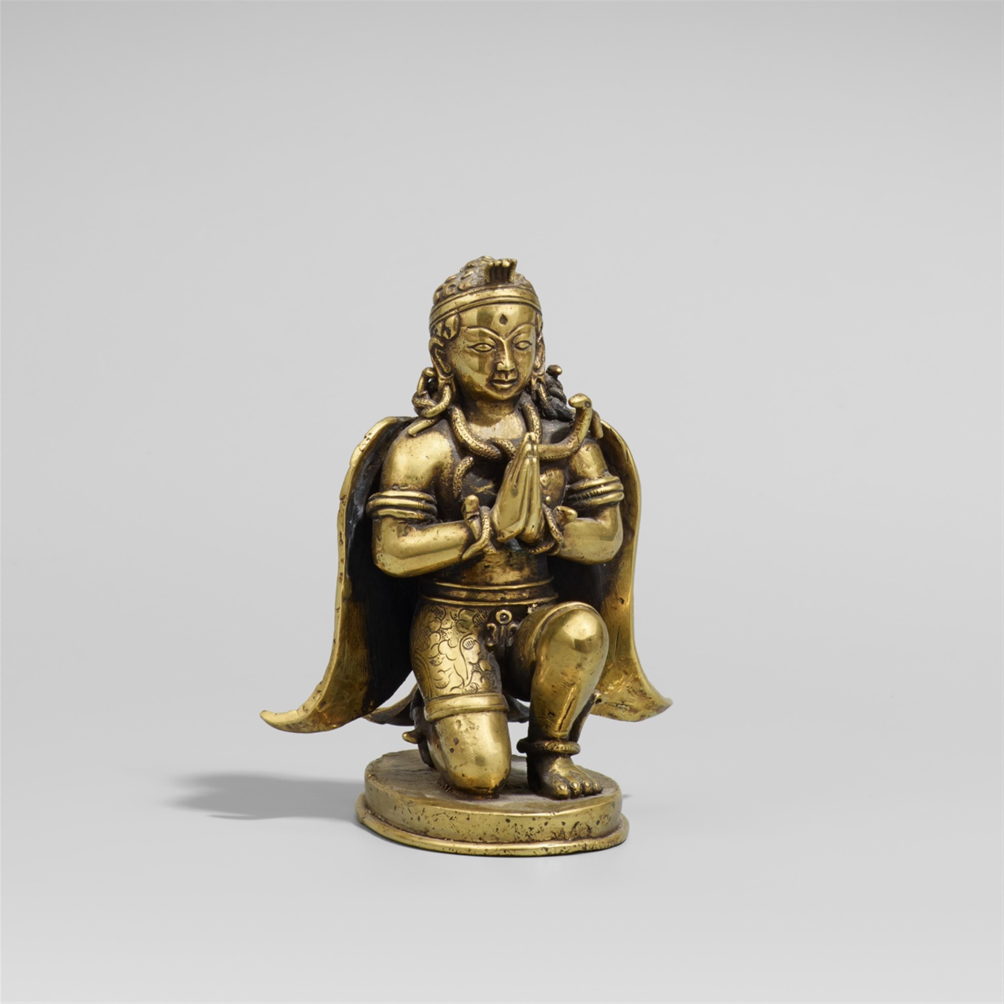 A brass figure of a kneeling Garuda. 19th/20th century - image-1